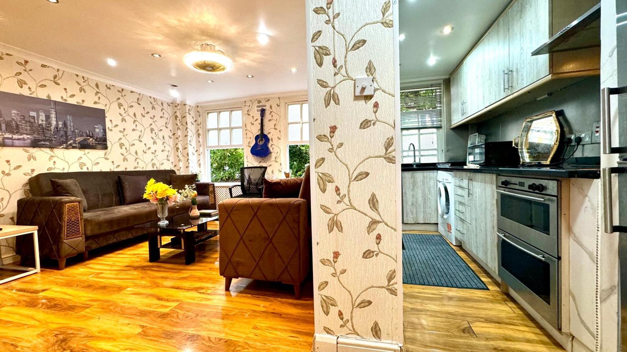 2 Bedroom Facing Garden By Ali London