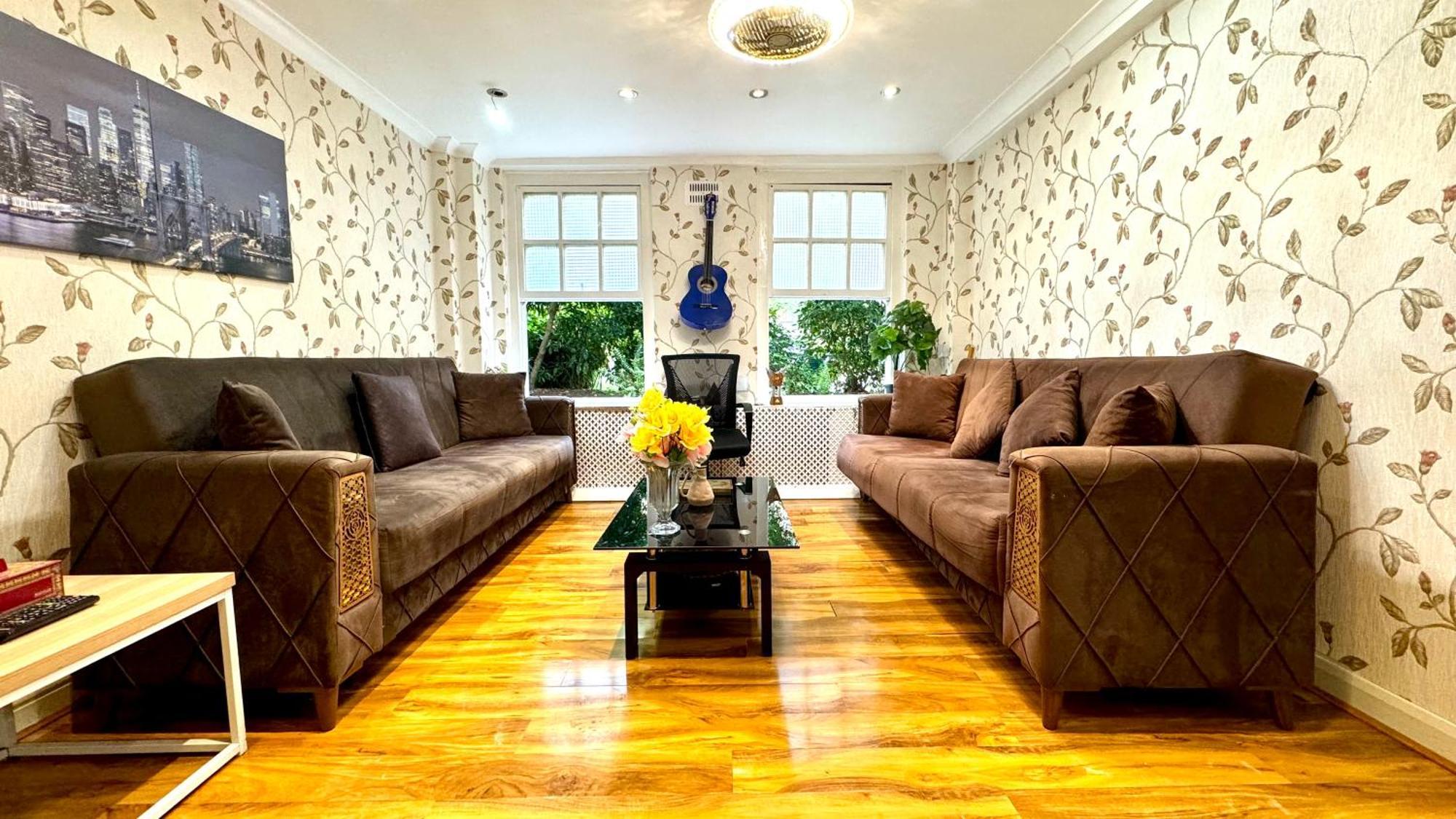 2 Bedroom Facing Garden By Ali Apartment London
