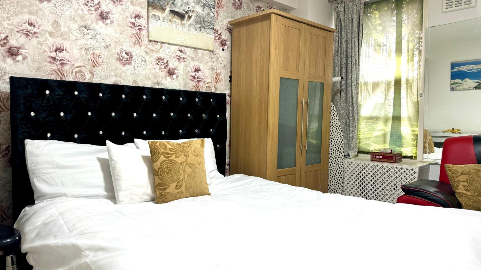 2 Bedroom Facing Garden By Ali * London