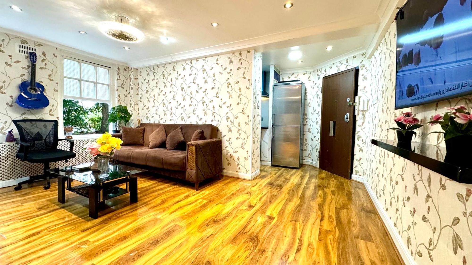 2 Bedroom Facing Garden By Ali