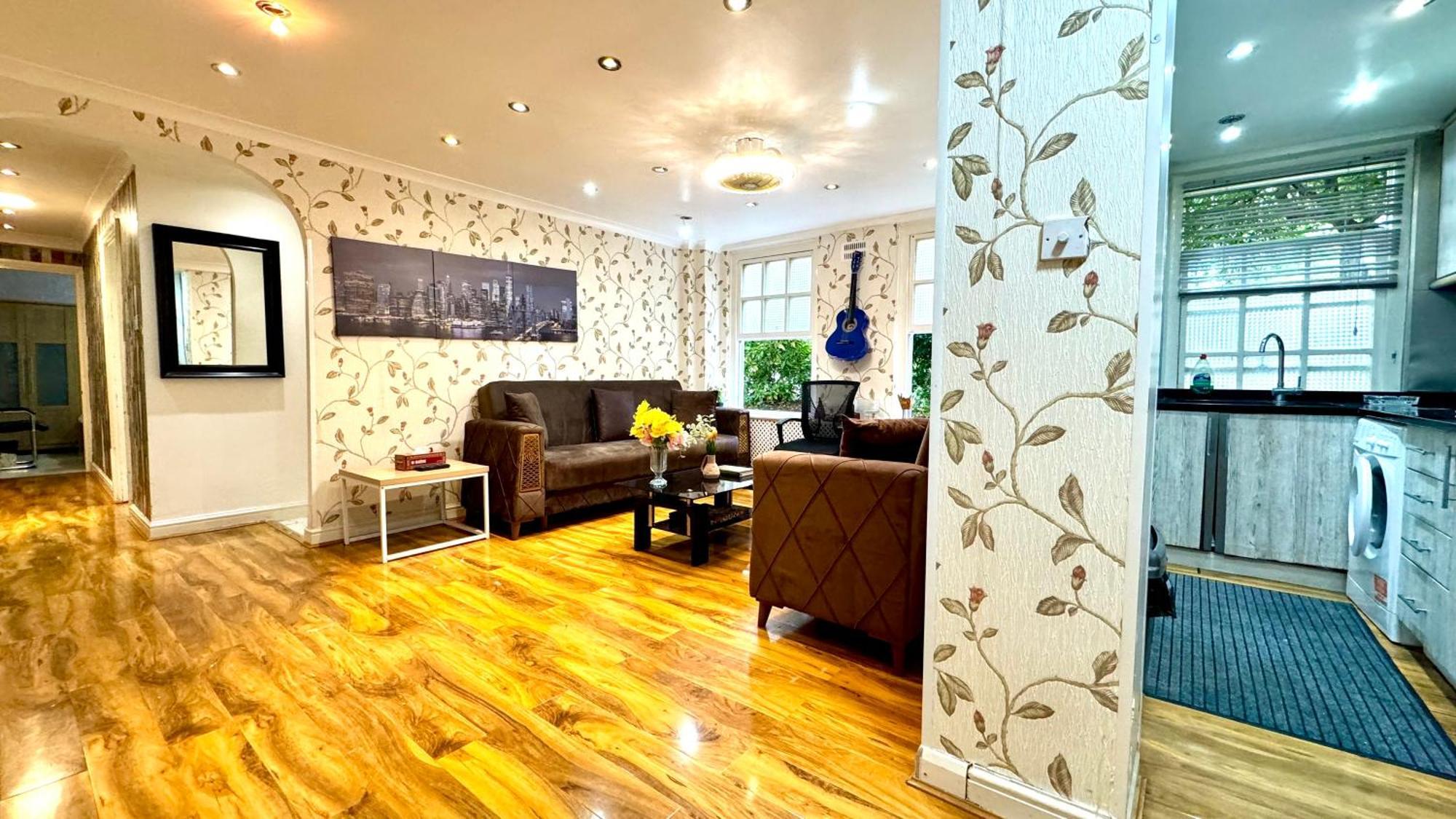 2 Bedroom Facing Garden By Ali * London