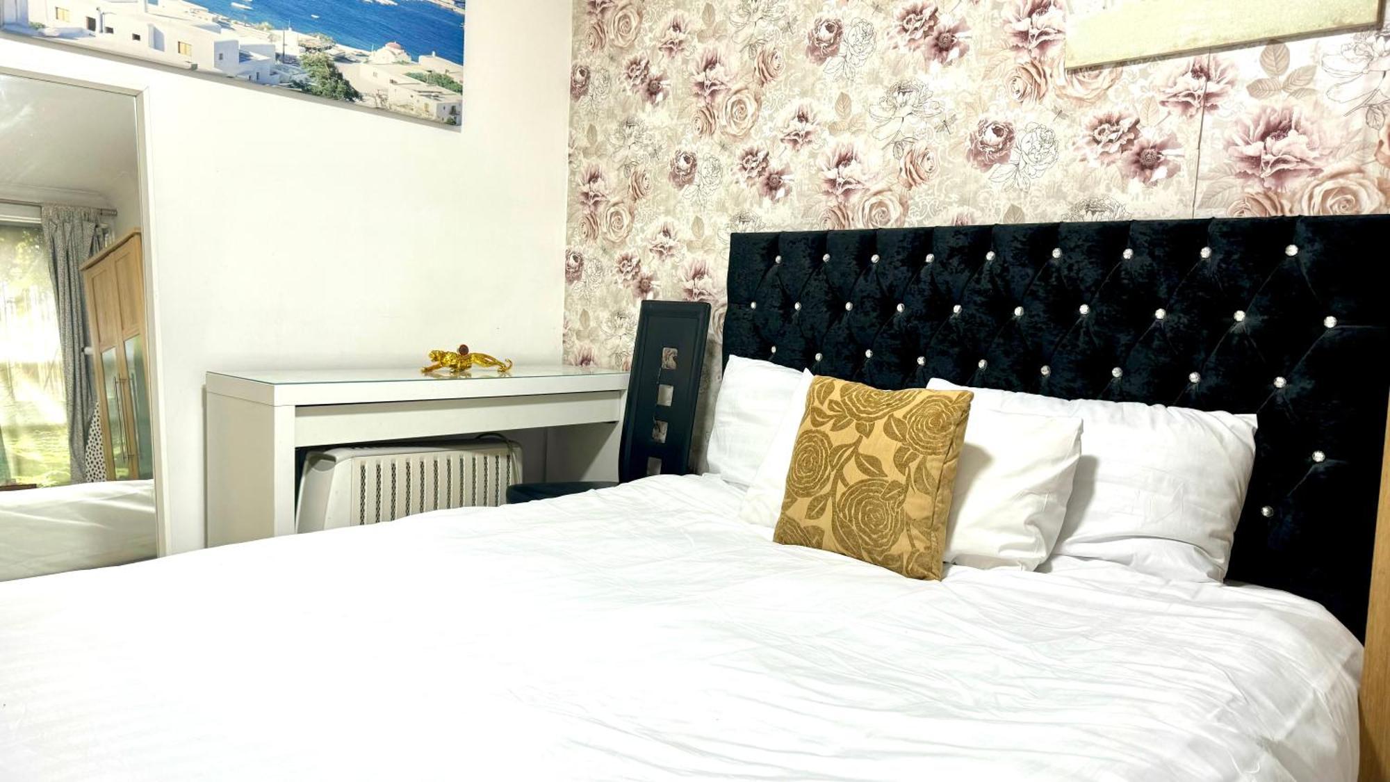 2 Bedroom Facing Garden By Ali Apartment *