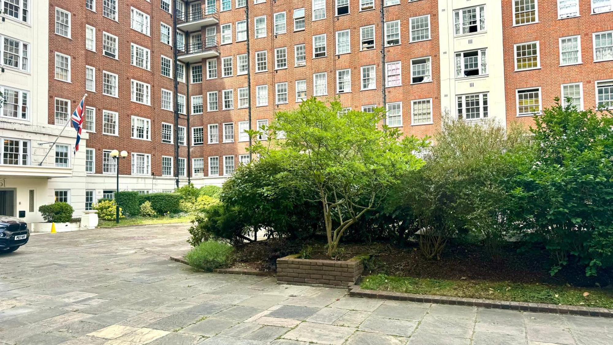 2 Bedroom Facing Garden By Ali Apartment London