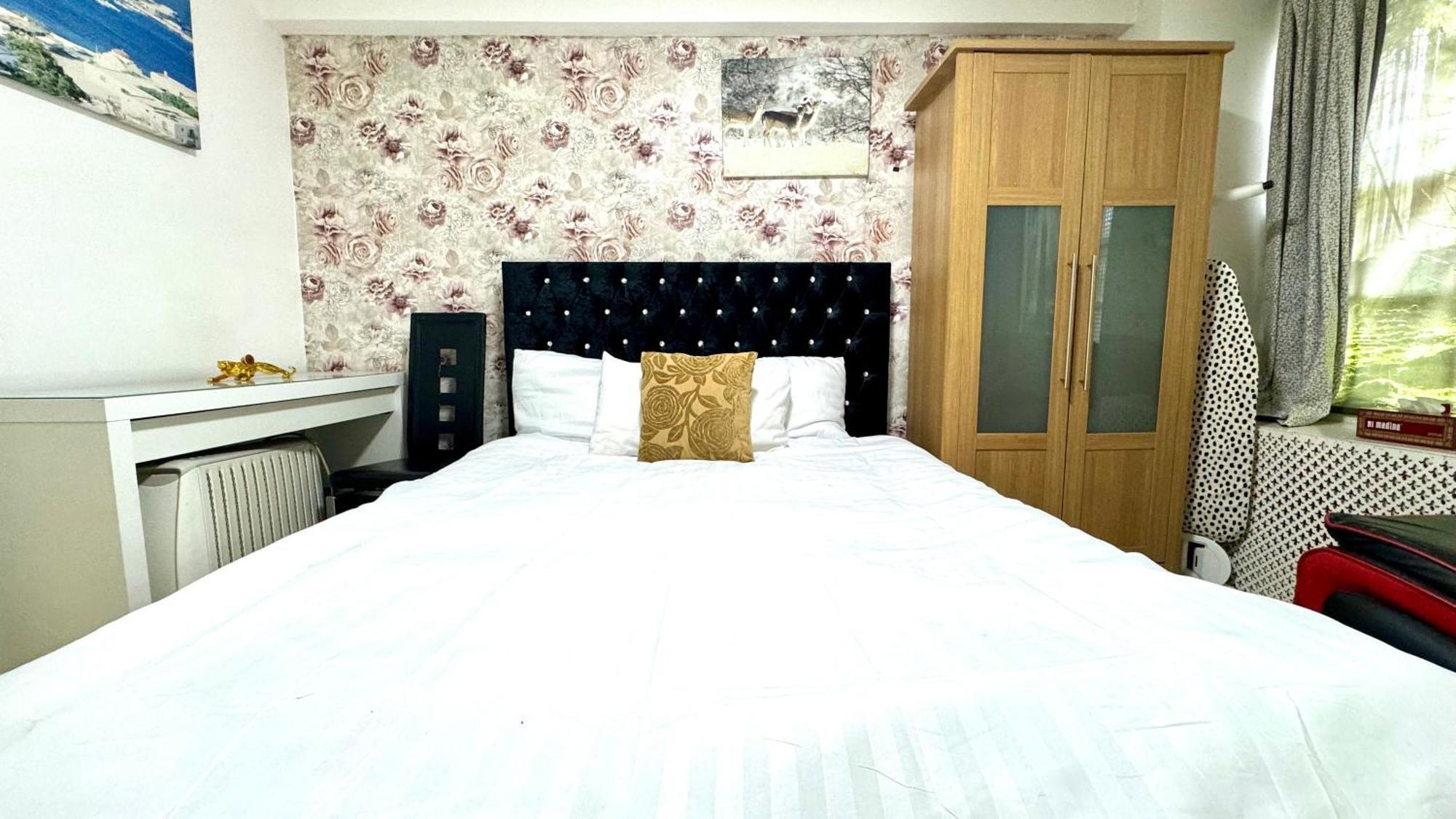 2 Bedroom Facing Garden By Ali * London