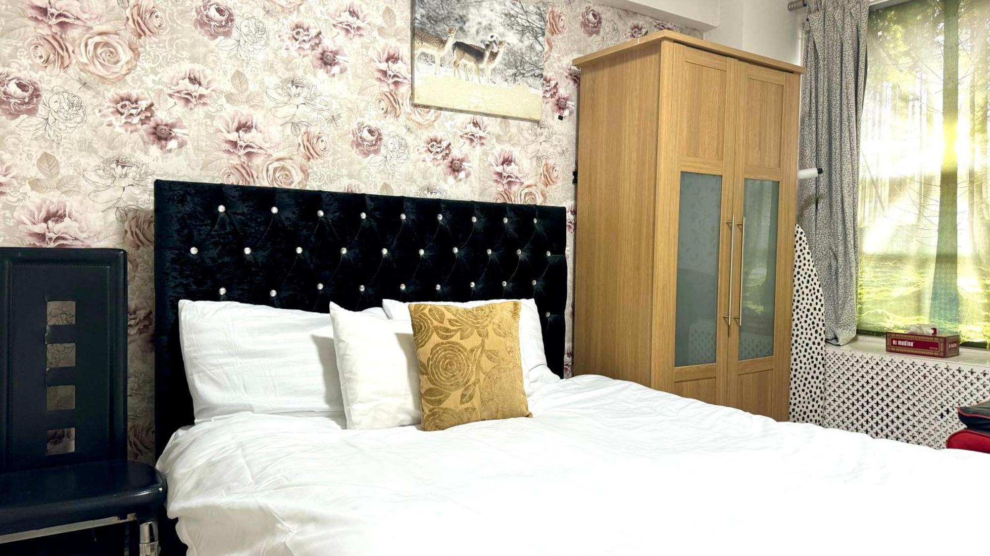 2 Bedroom Facing Garden By Ali Apartment *
