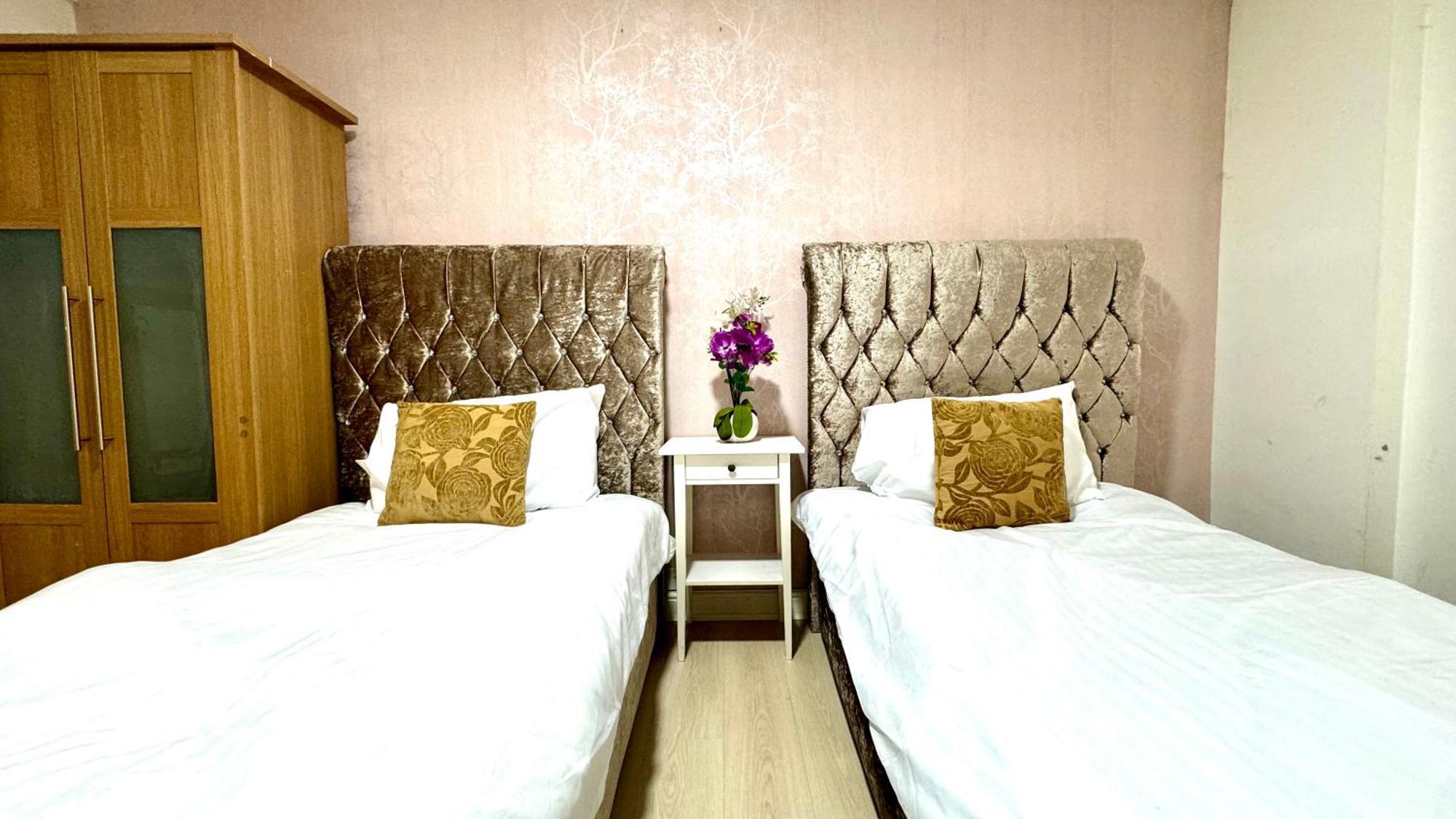 2 Bedroom Facing Garden By Ali Apartment *