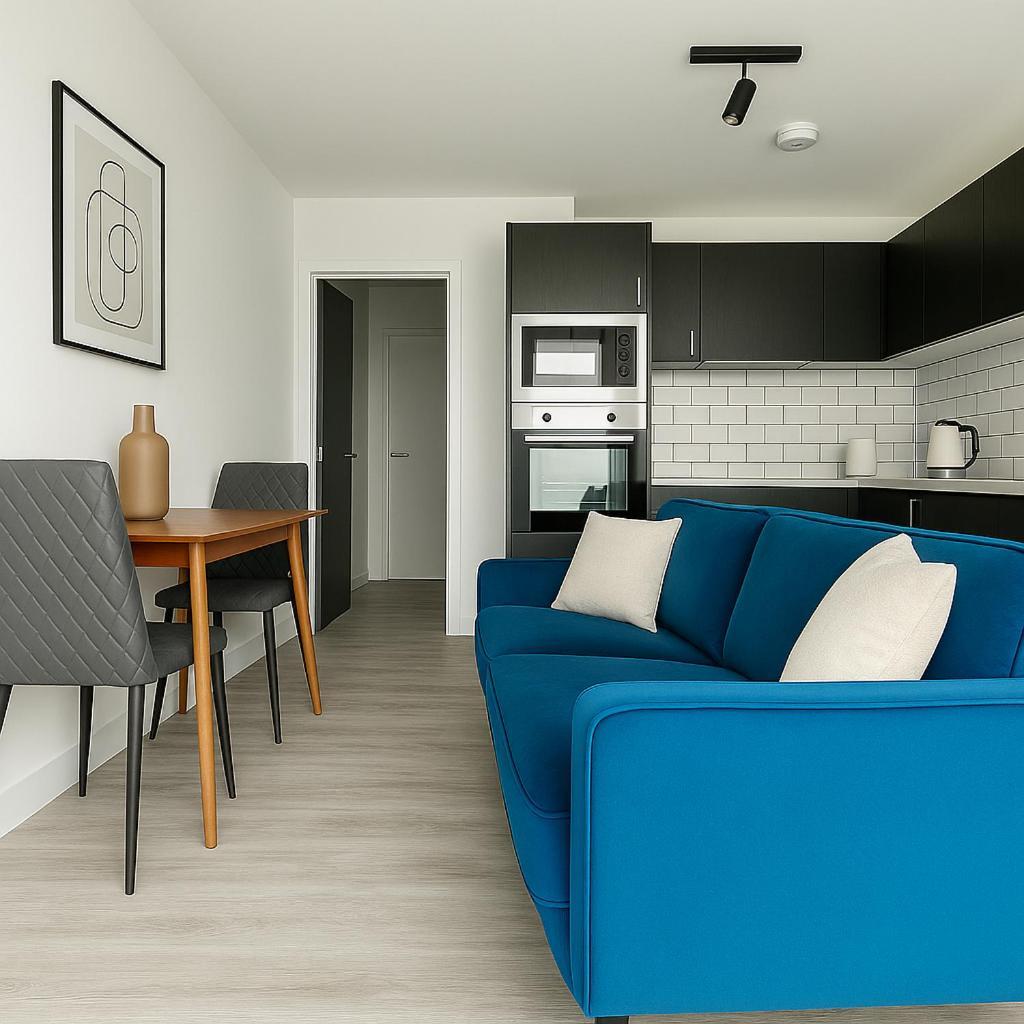 Luxury High-rise With Stunning Views In Acton Apartment *