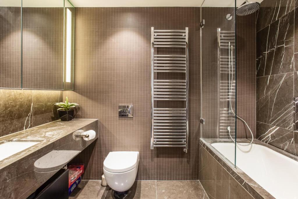 Apartment Penthouse Tower Bridge Stunning Views Sleeps 6 London