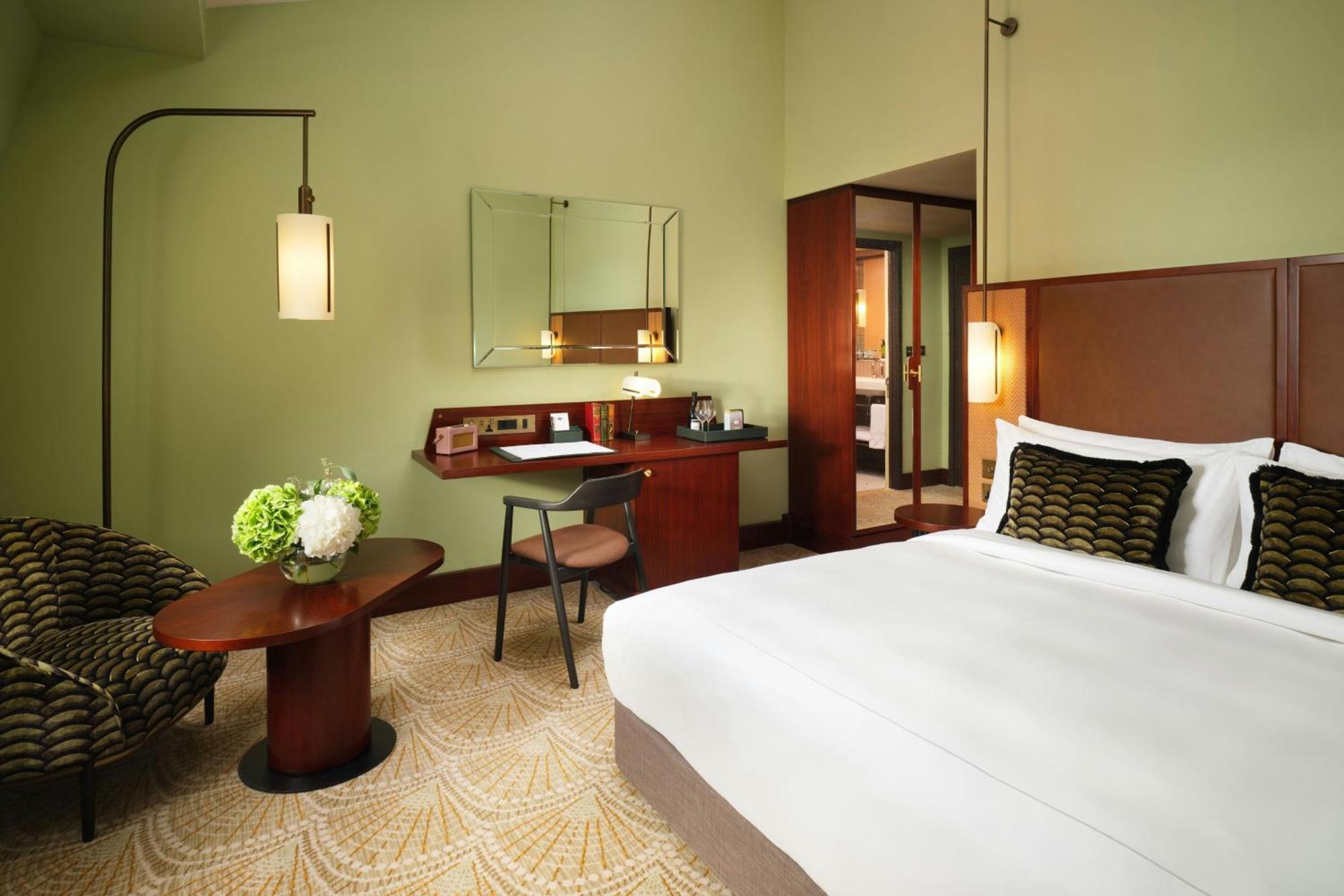 St. Pancras London, Autograph Collection 5*