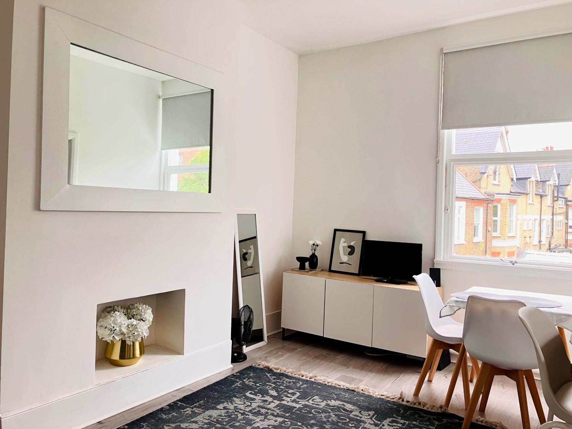 Bright Chiswick - Great Location Apartment