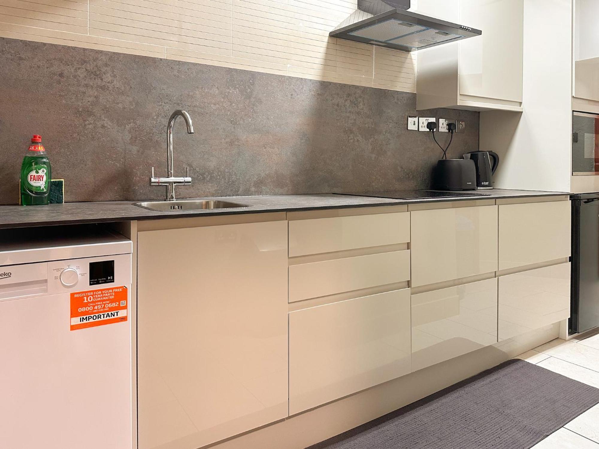 Spacious 2 Bedroom Flat Near Hyde Park By Beiroom Apartment London