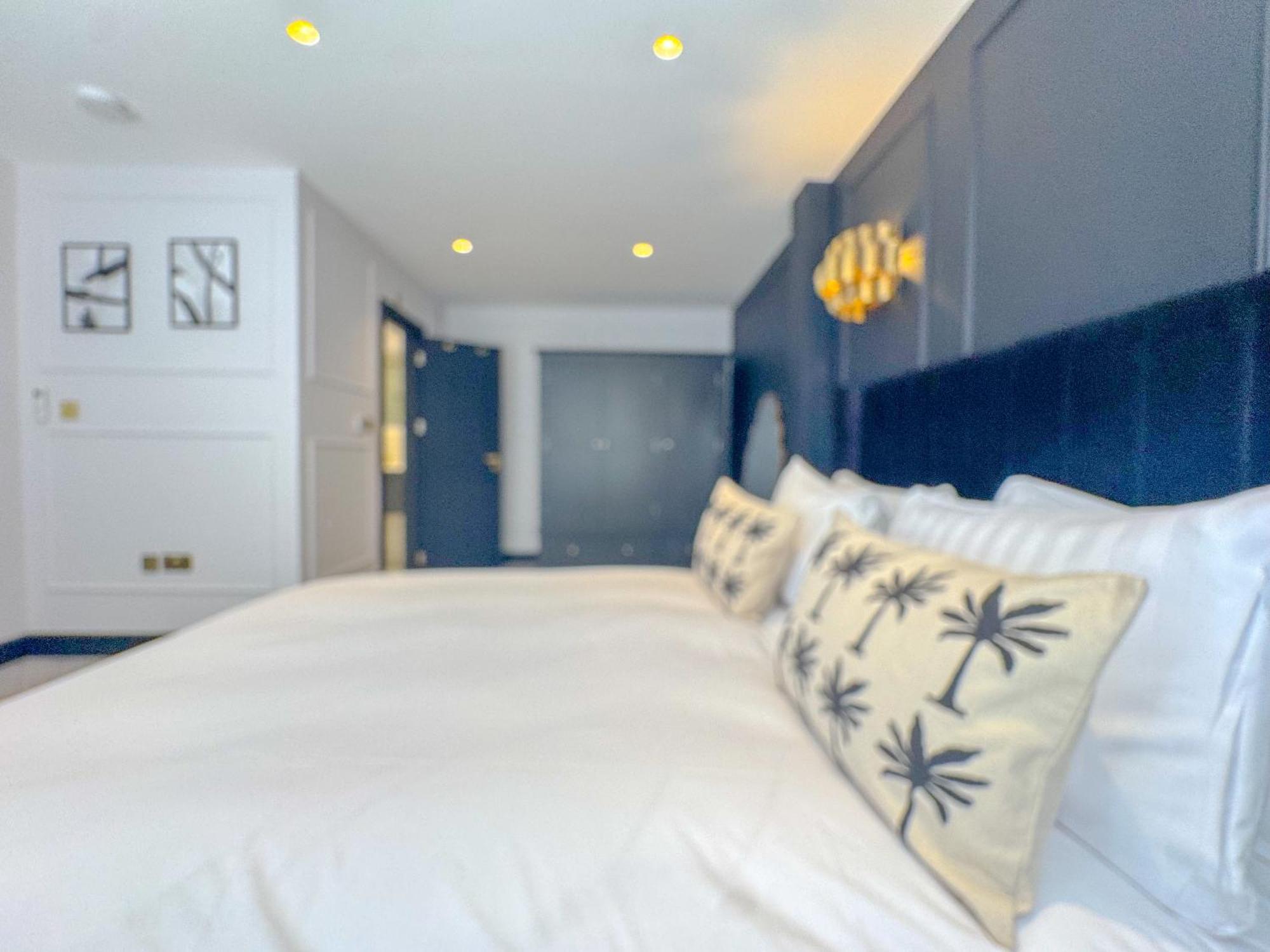 Mayfair Residences Apartment *