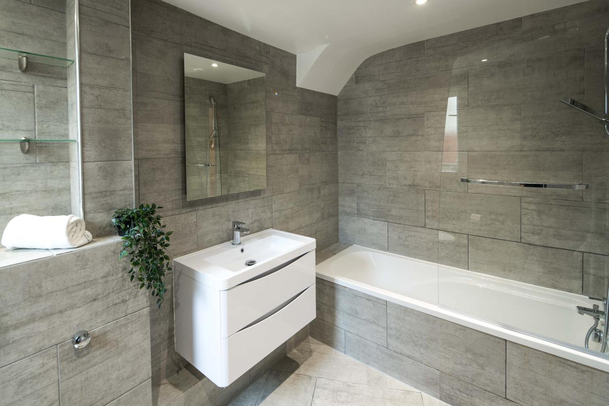 4 Bed By Gloucester Road Station * London