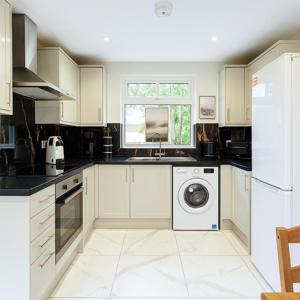 2-bedroom Garden Flat - Modern, Bright - A * London
