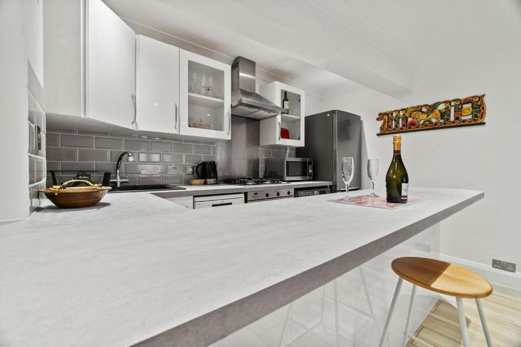 Beautiful Kensington Flat 2 Bed With Garden And Wifi *