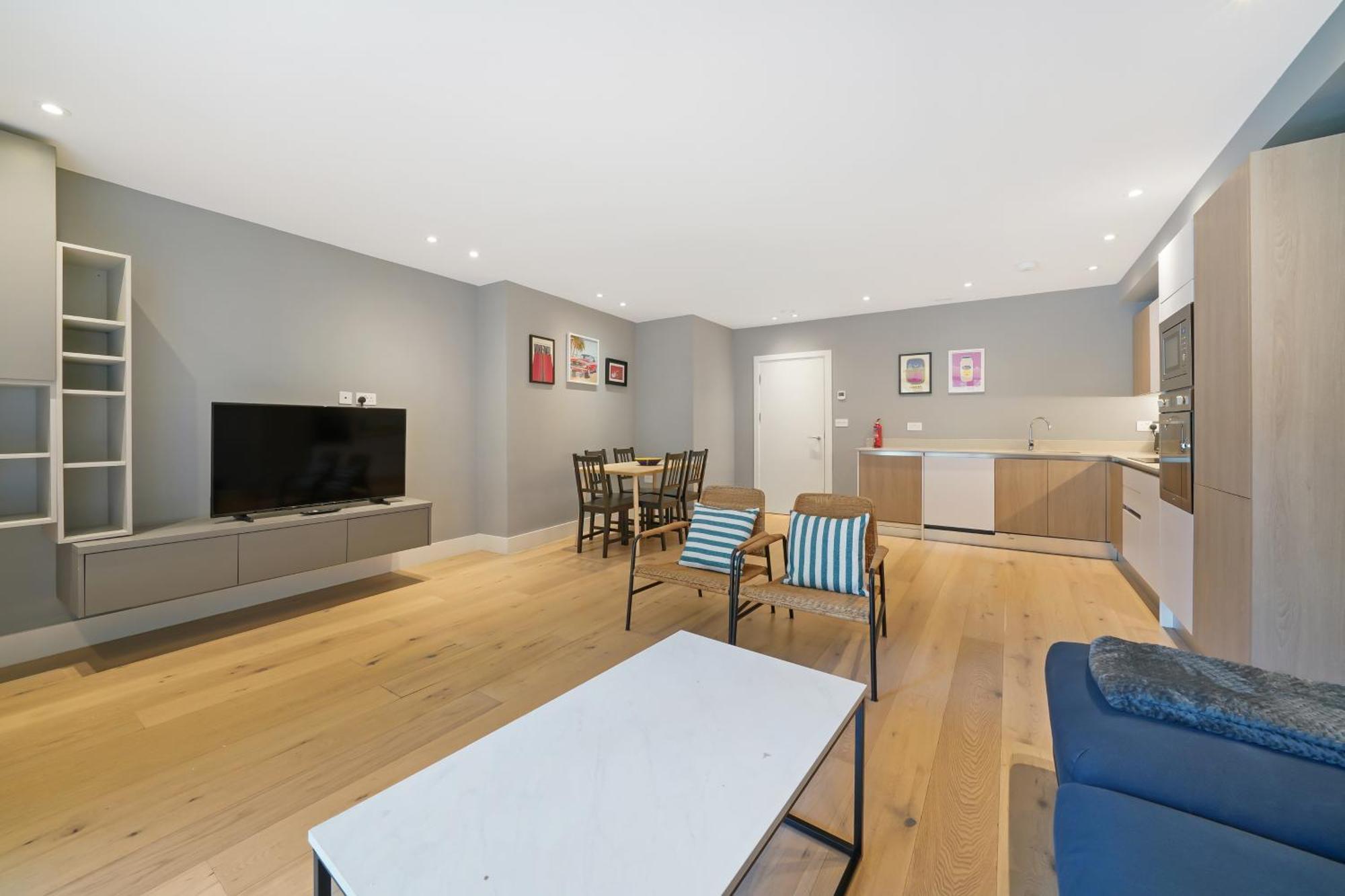 Palmer - Elephant & Castle London