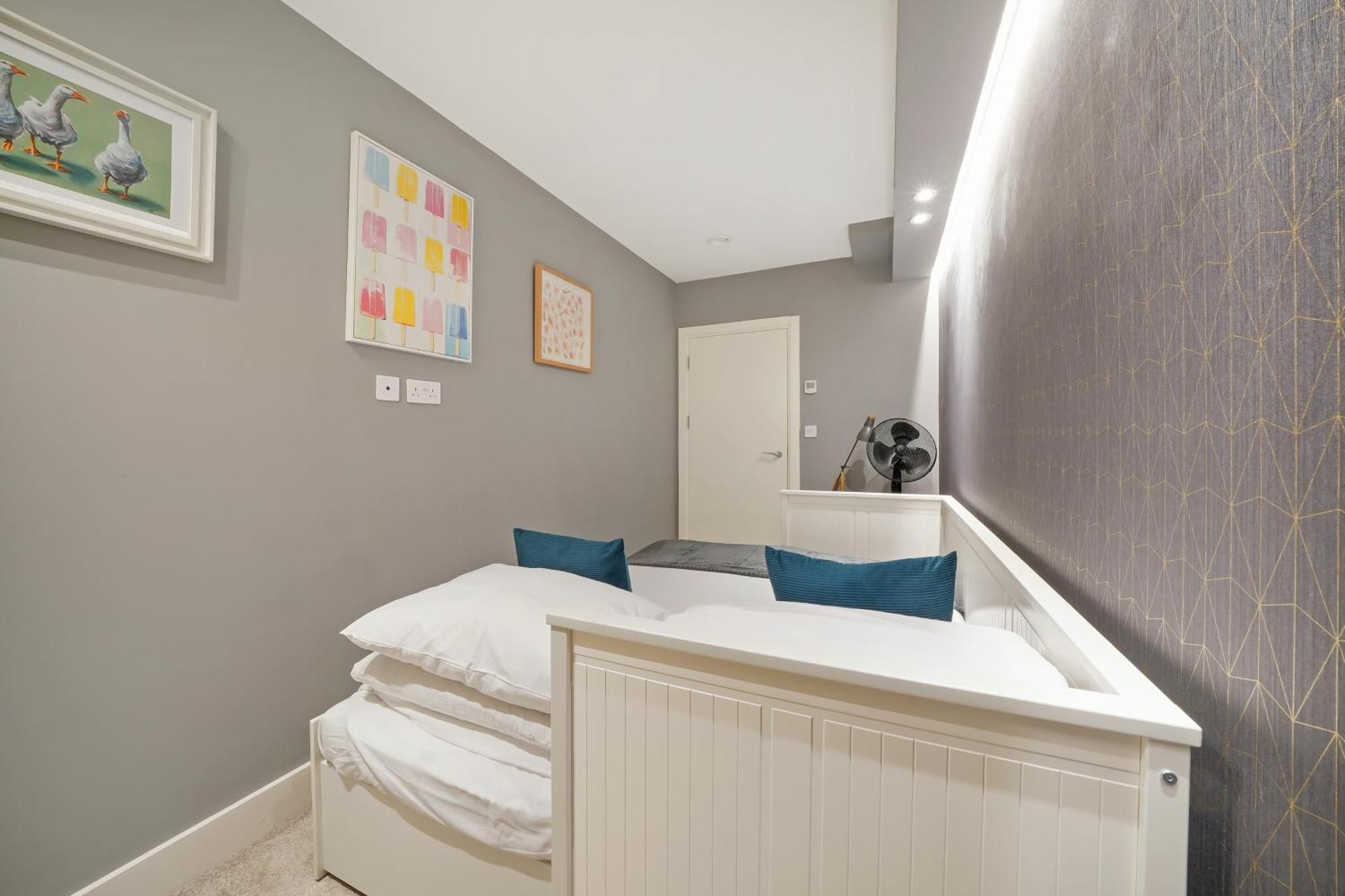 Palmer - Elephant & Castle Apartment *