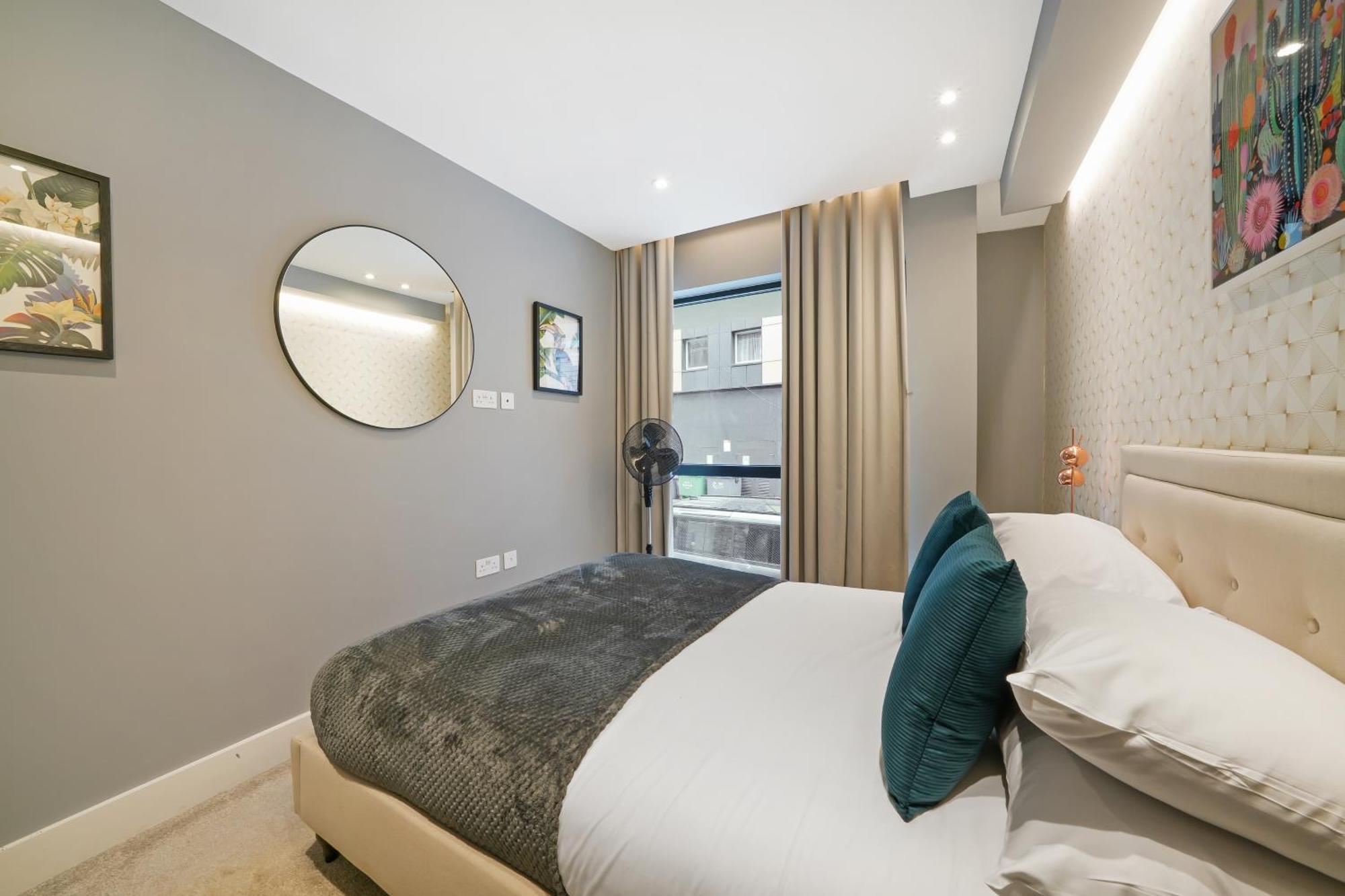 Palmer - Elephant & Castle *