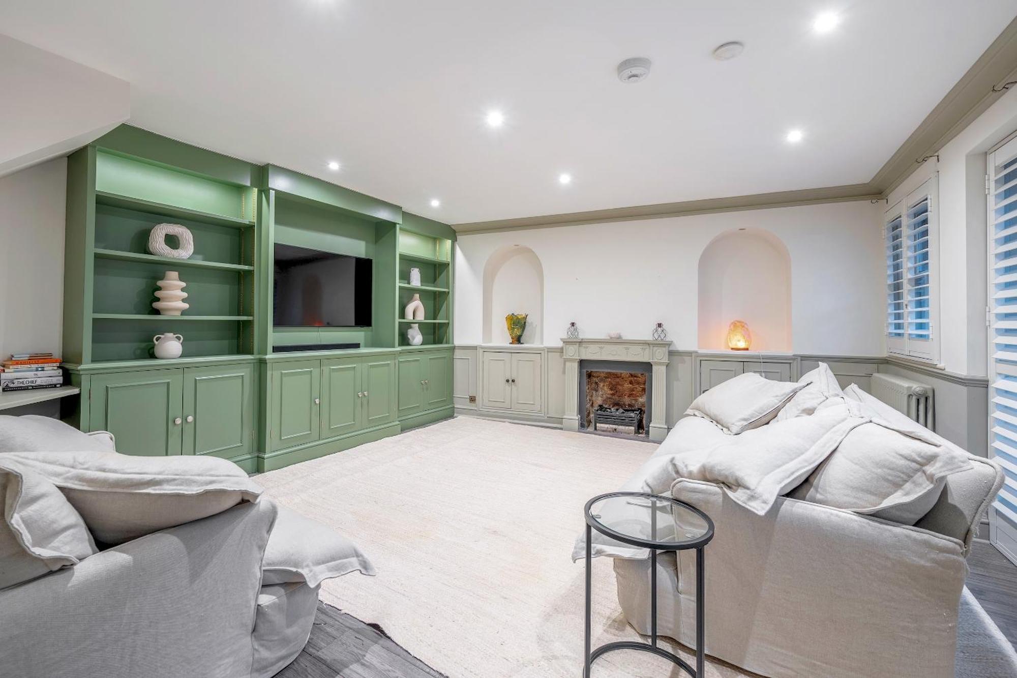 Fabulous Oasis For Unique Experience In Clapham London