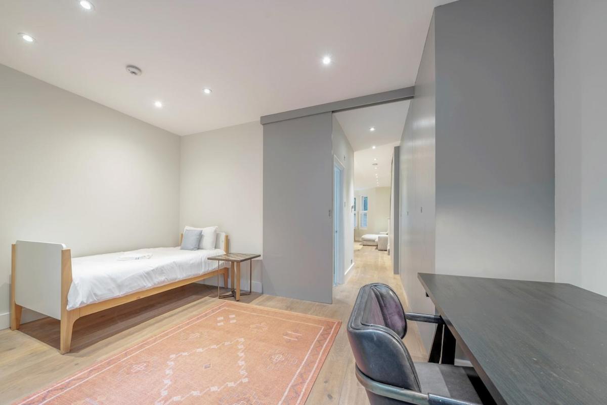 Stylish 3-Floor *