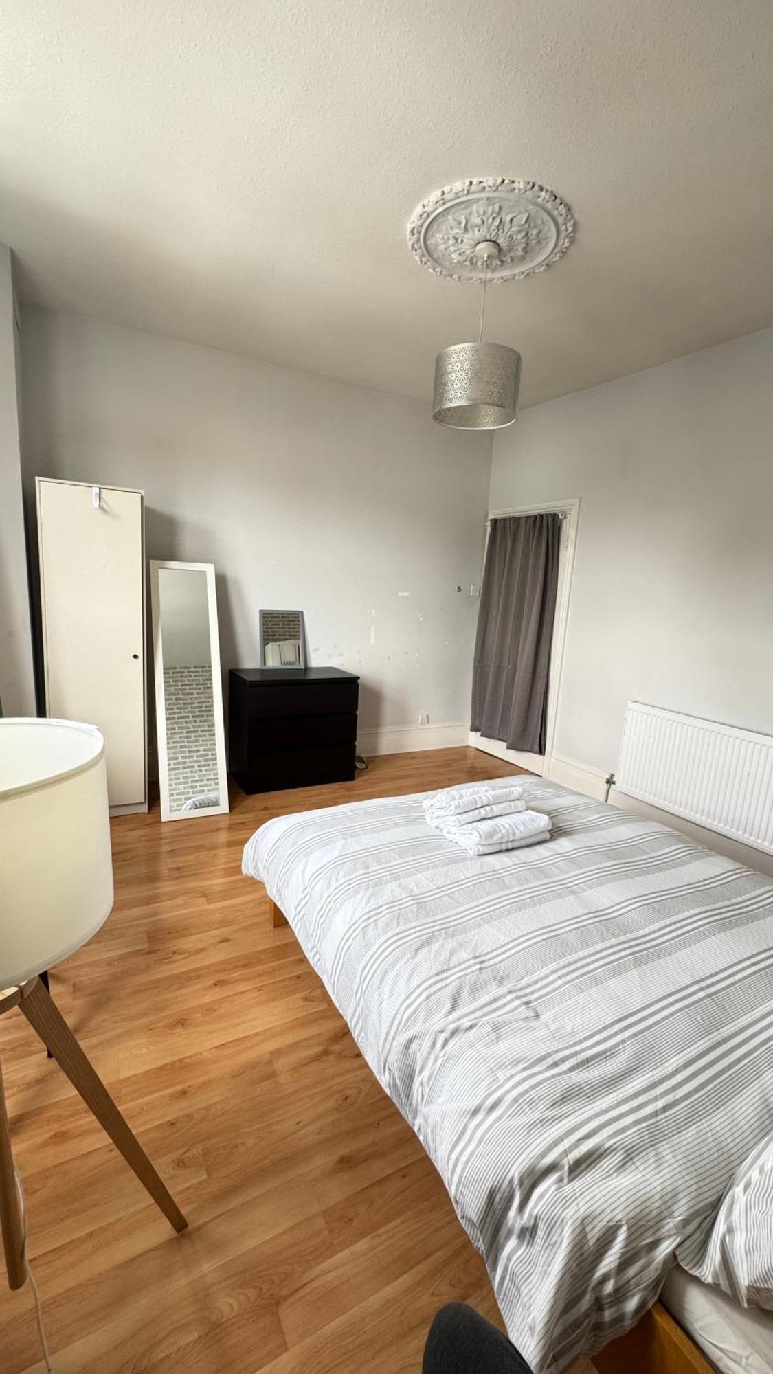 Private In Kensal Rise Near Tube & Bus Station Homestay *