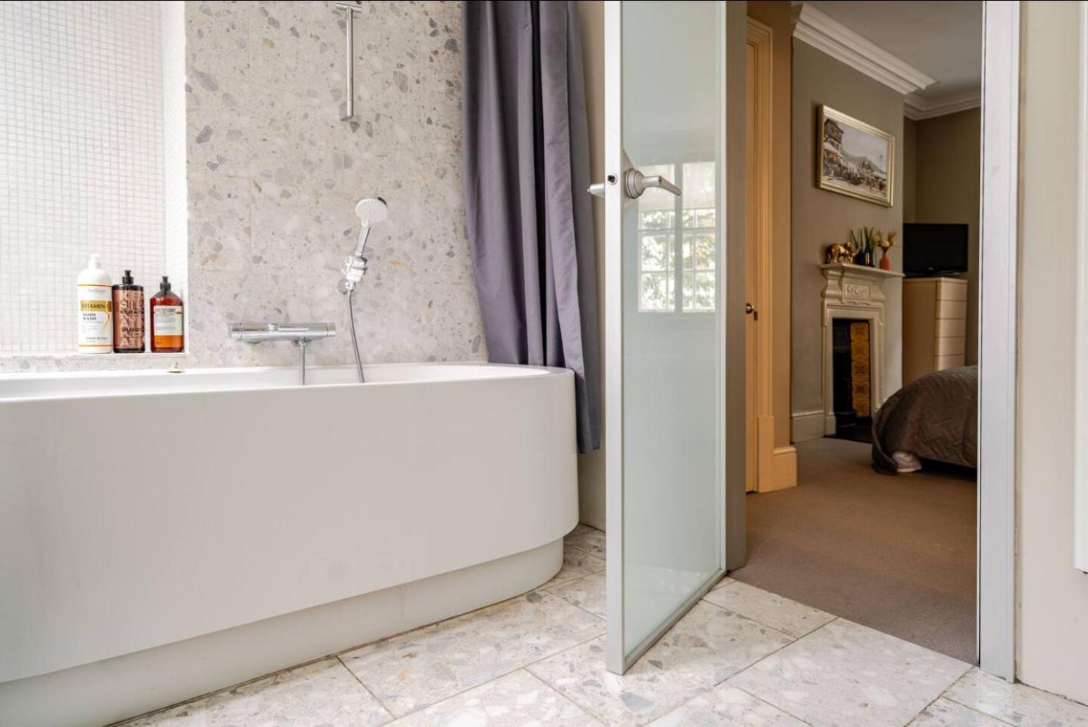 Covent Garden 4 Bed Luxury Apartment * London