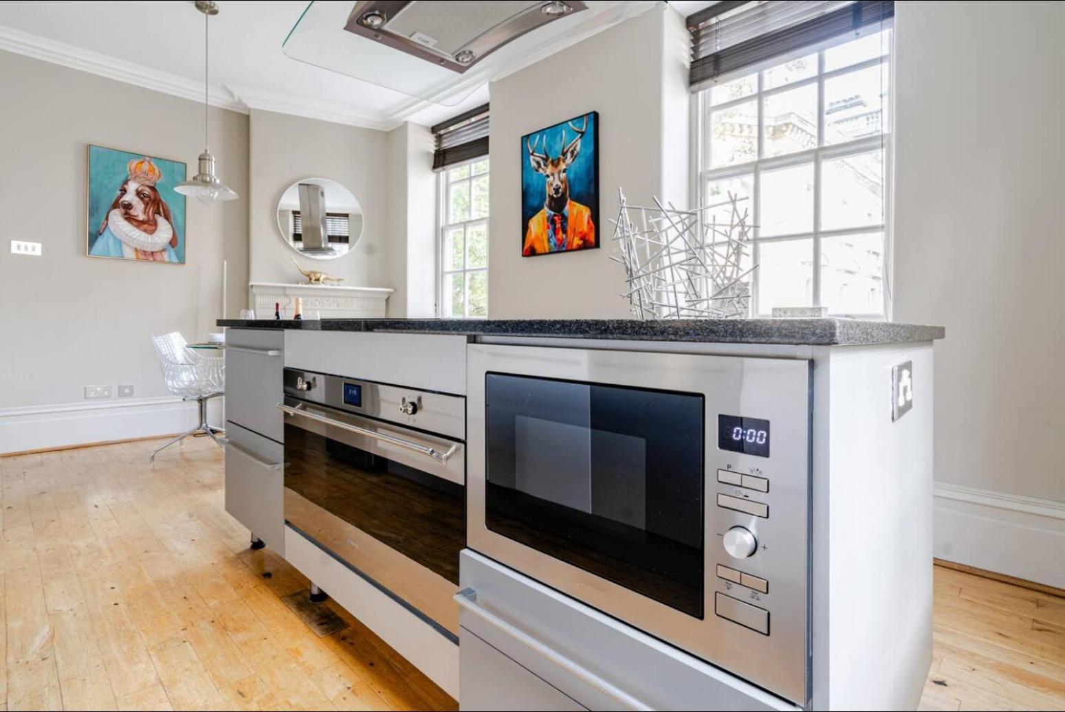 Covent Garden 4 Bed Luxury Apartment * London