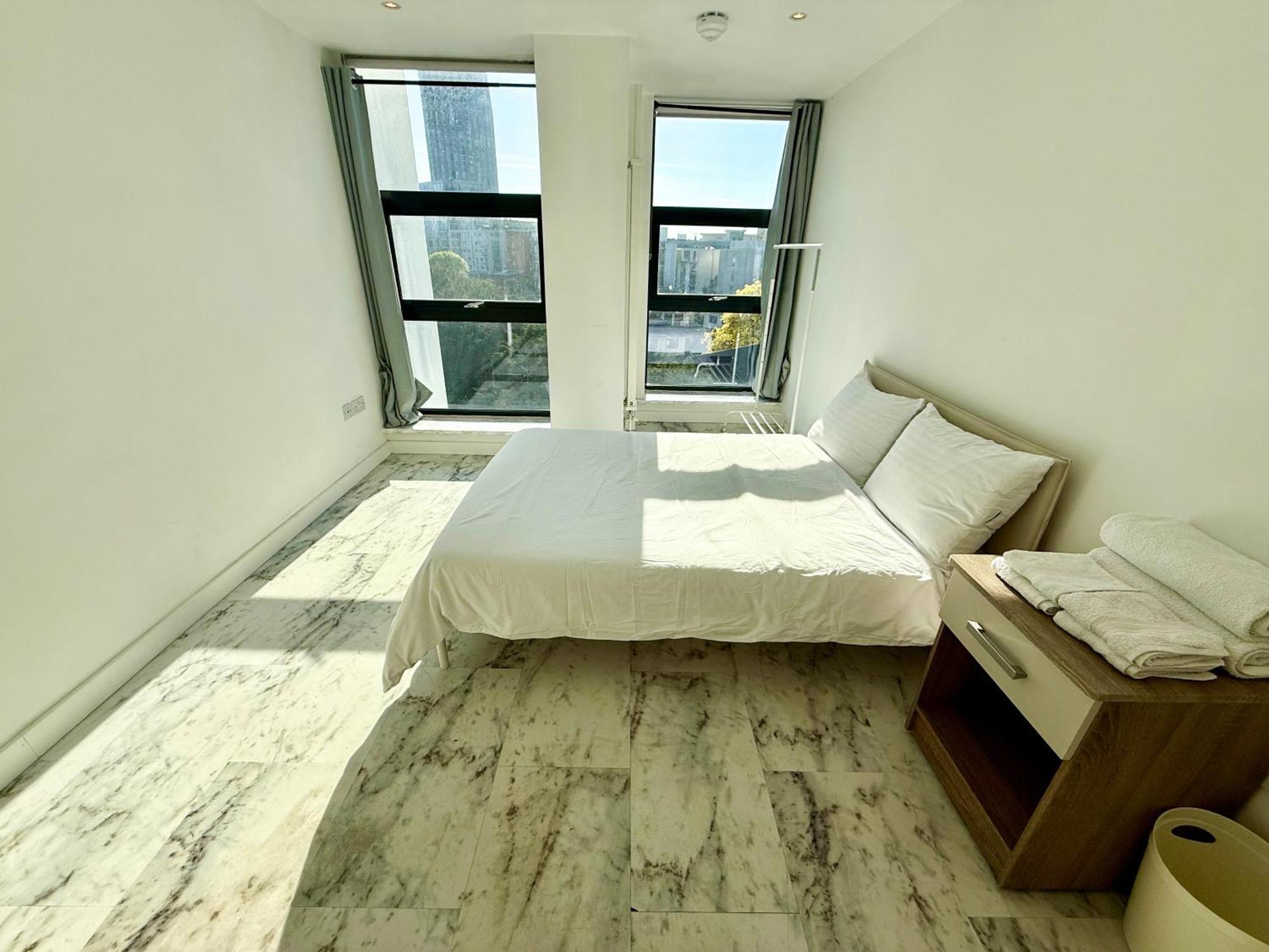 Entire Flat With 2x Bedrooms, 2x Bathrooms And A Big Living In The Olympic Park And Westfield At Stratford 5*