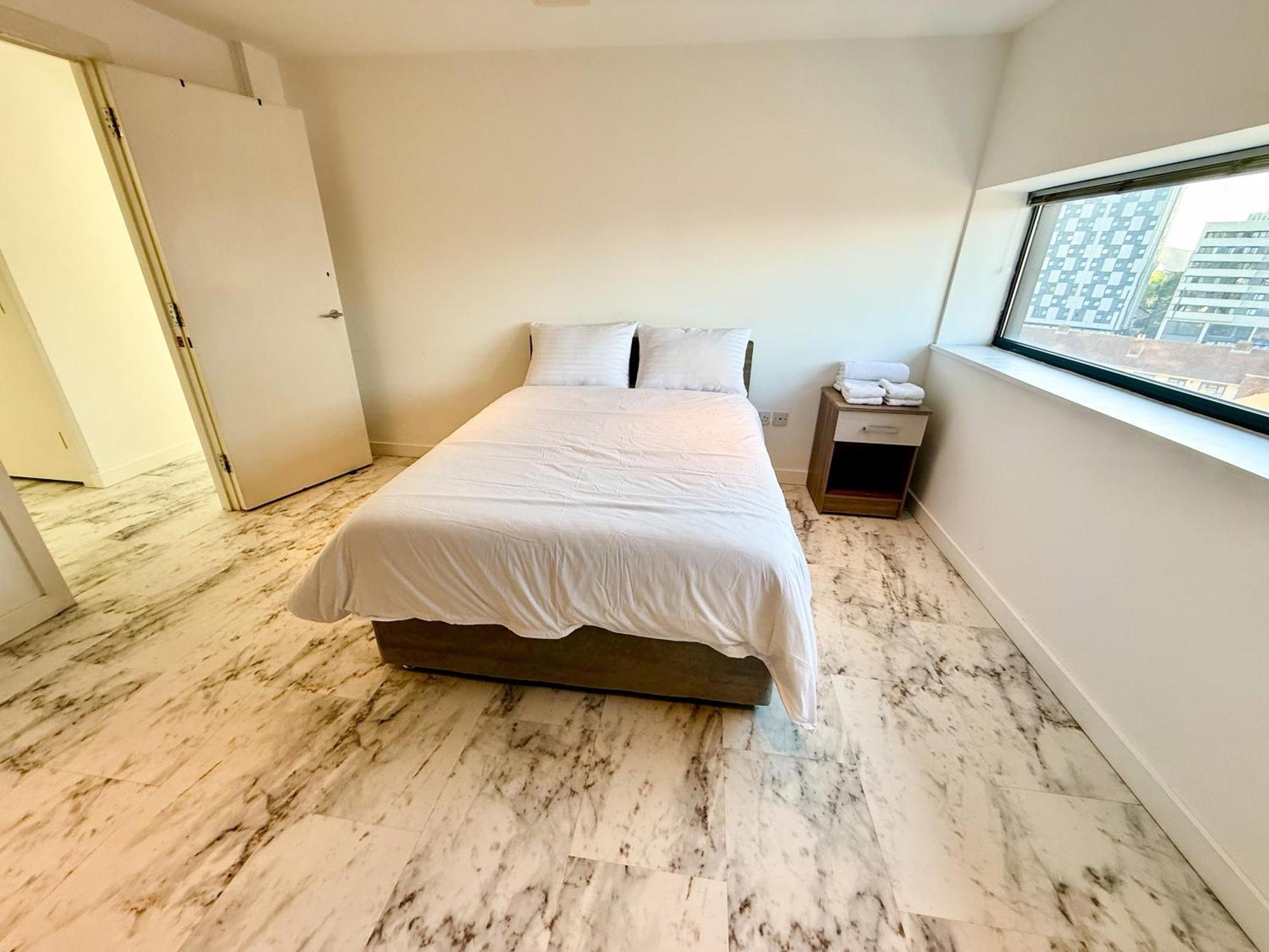 Entire Flat With 2x Bedrooms, 2x Bathrooms And A Big Living In The Olympic Park And Westfield At Stratford Hotel London