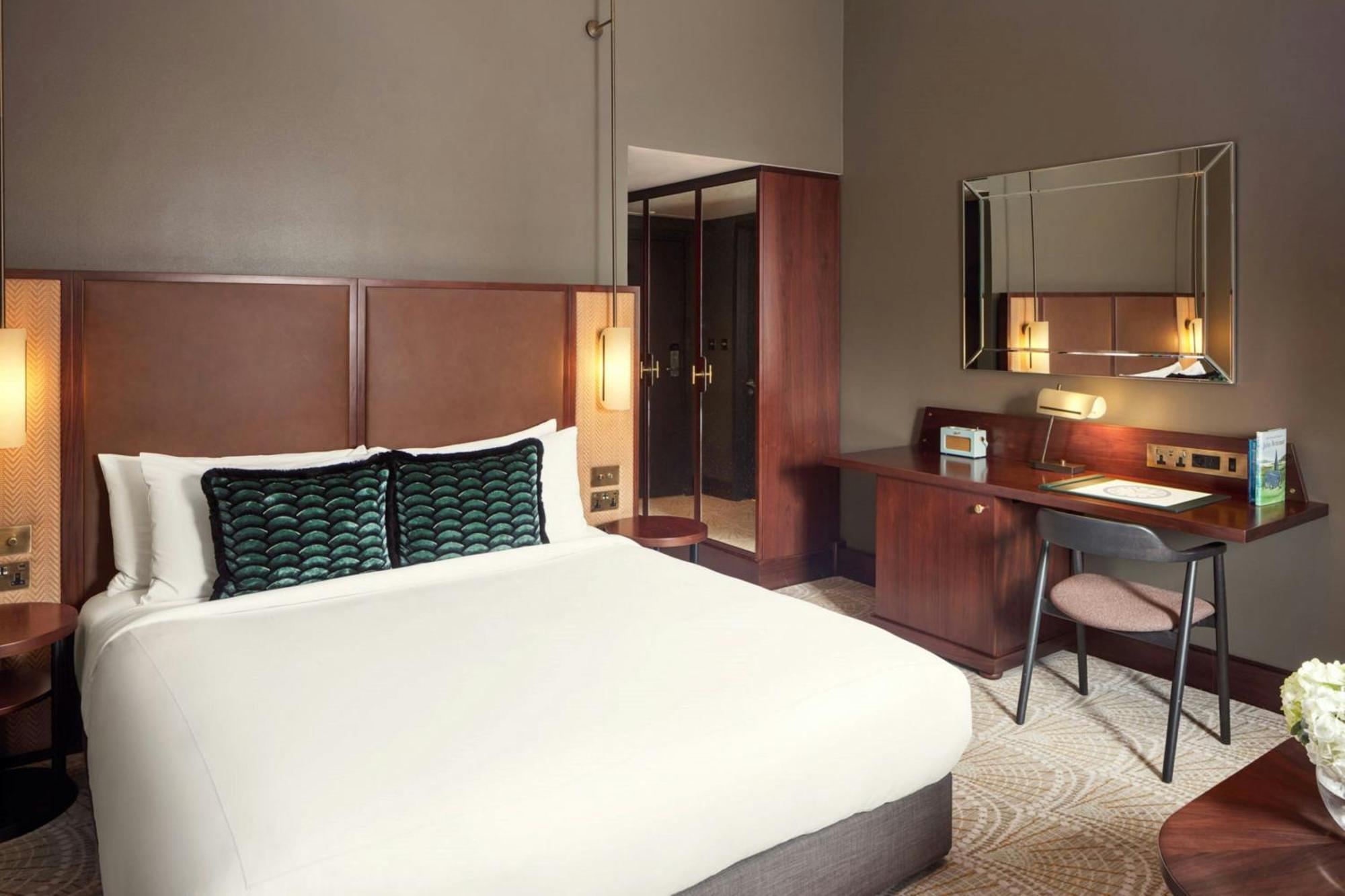 St. Pancras London, Autograph Collection 5*
