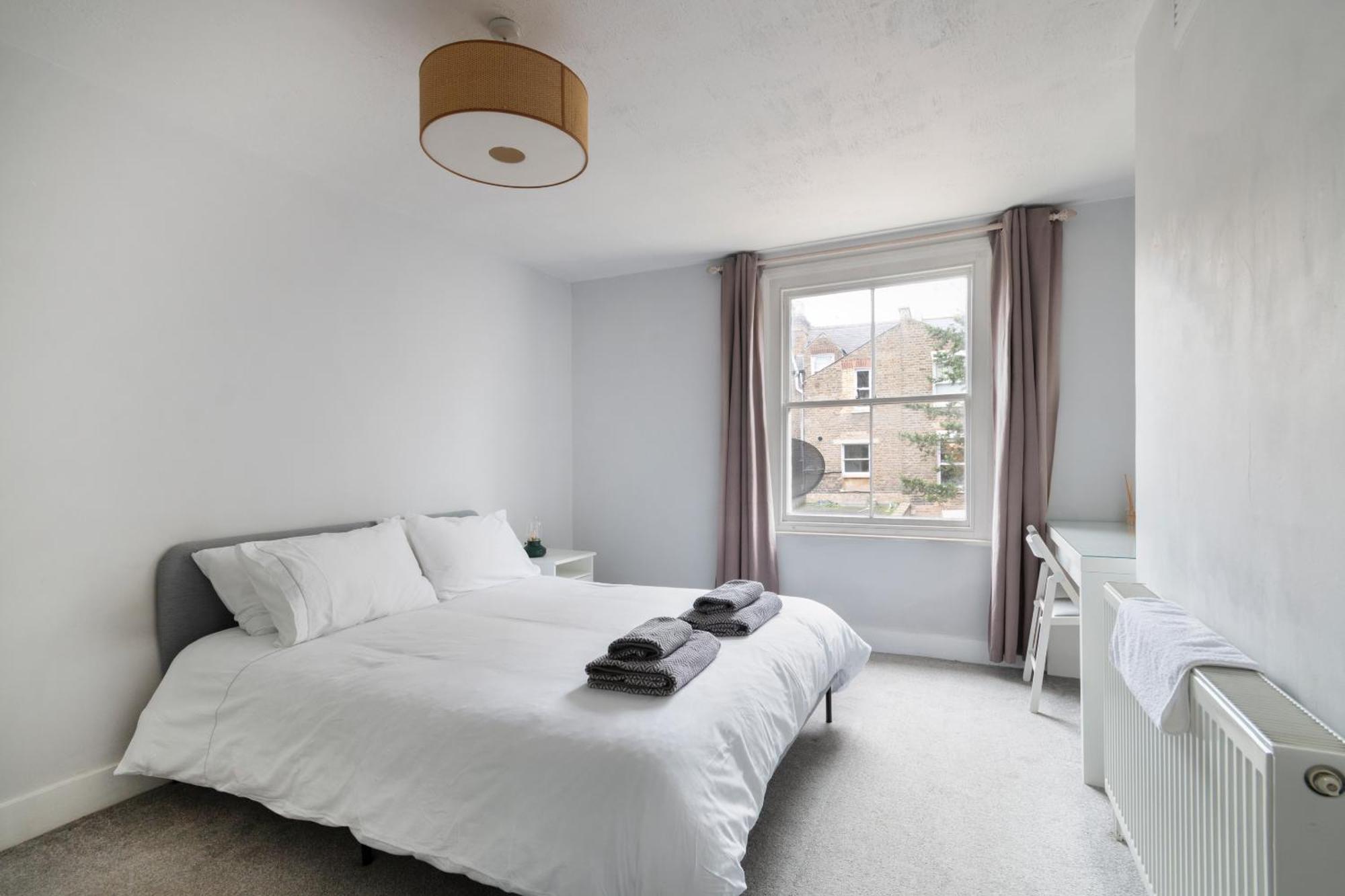1 Bed Clapham Junction London