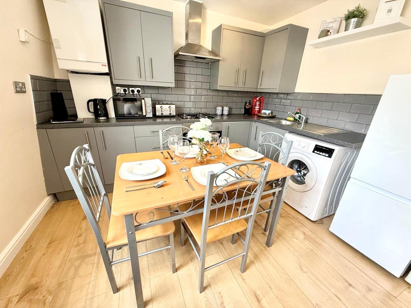 Lovely 3 Bedroom Flat , Aldgate, Tower Hill, Whitechapel *