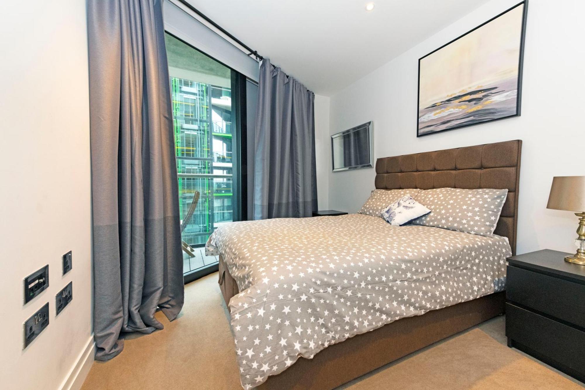 Two Bedroom Flat Us Embassy Apartment London