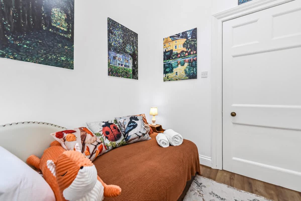 Beautiful 4 Bed In Hampstead With Garden & Parking Holiday home