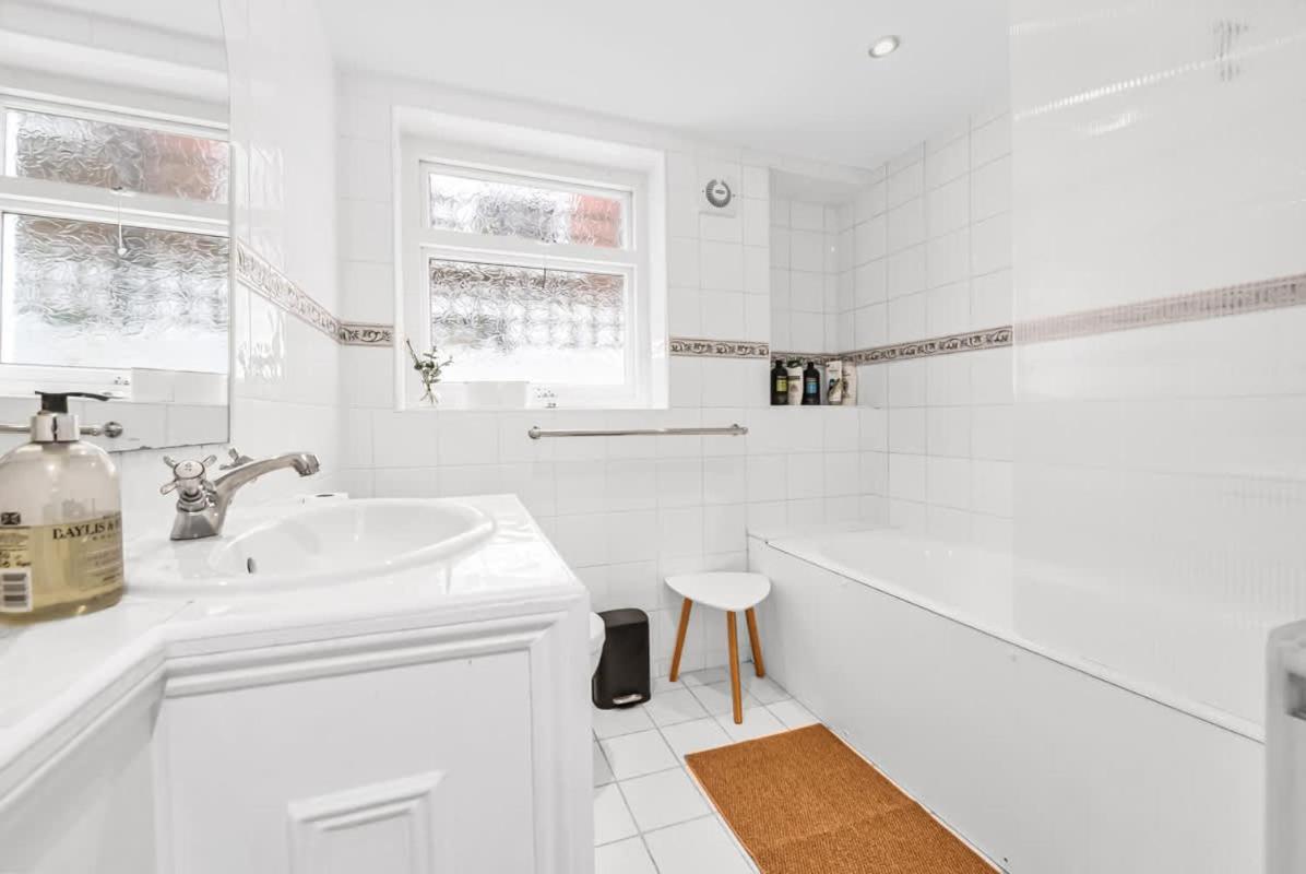 Beautiful 4 Bed In Hampstead With Garden & Parking * London