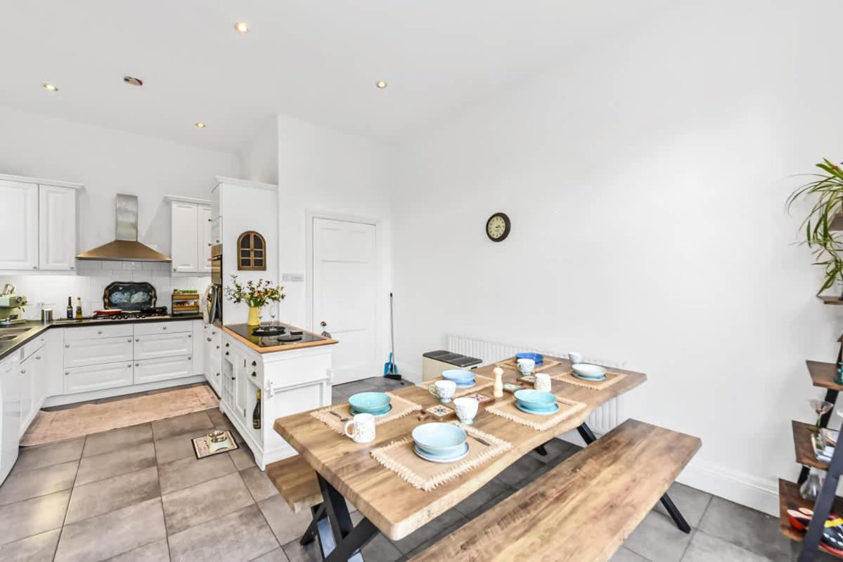 Beautiful 4 Bed In Hampstead With Garden & Parking Holiday home London