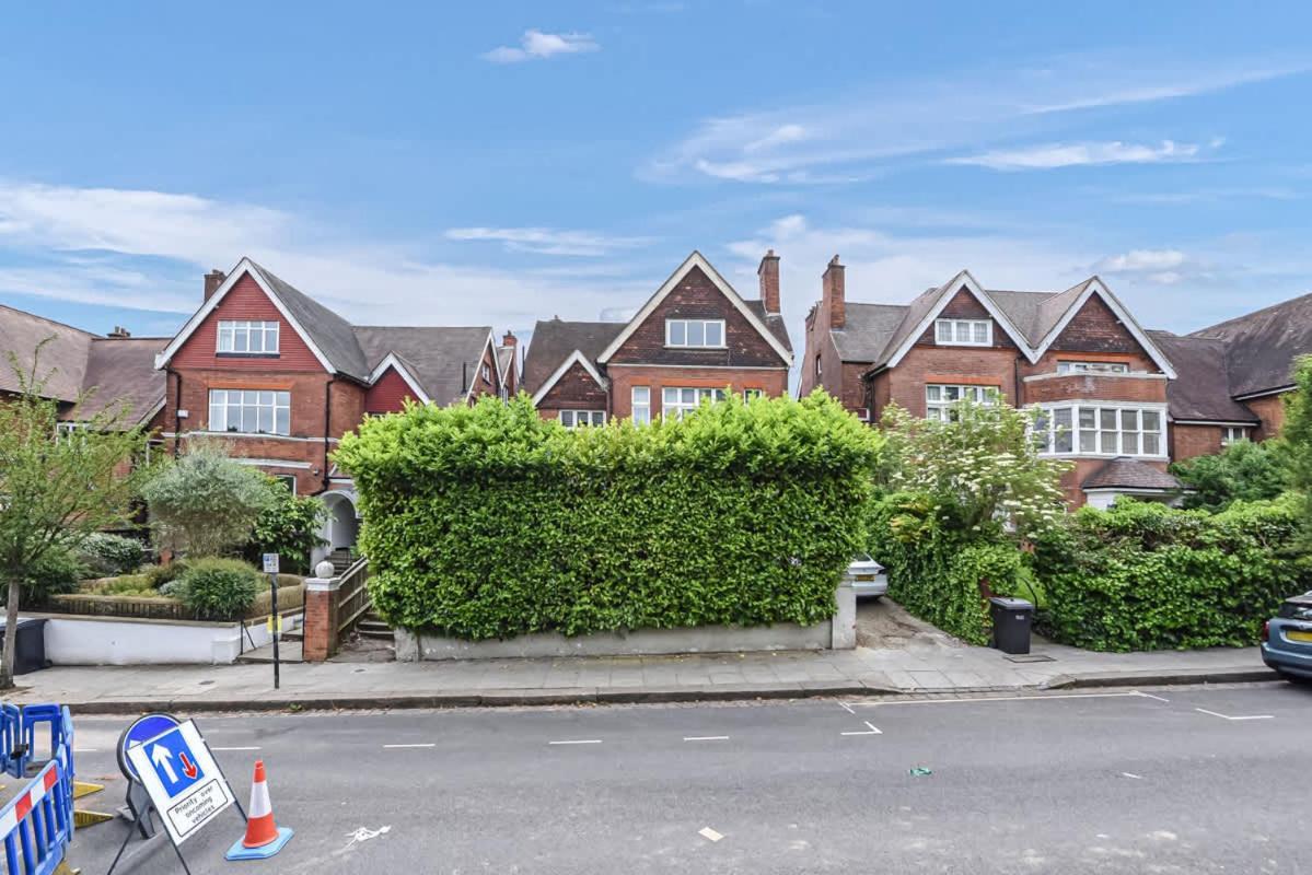 Beautiful 4 Bed In Hampstead With Garden & Parking Holiday home