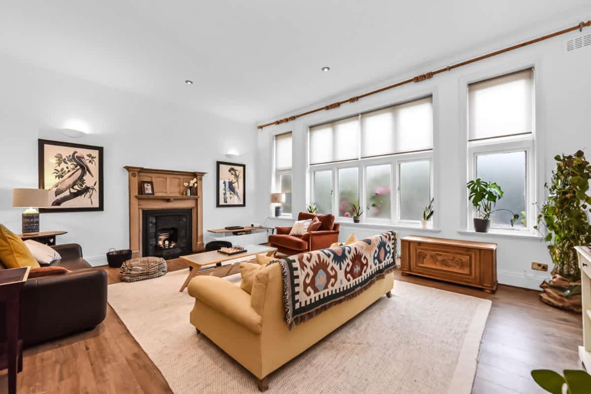 Beautiful 4 Bed In Hampstead With Garden & Parking London