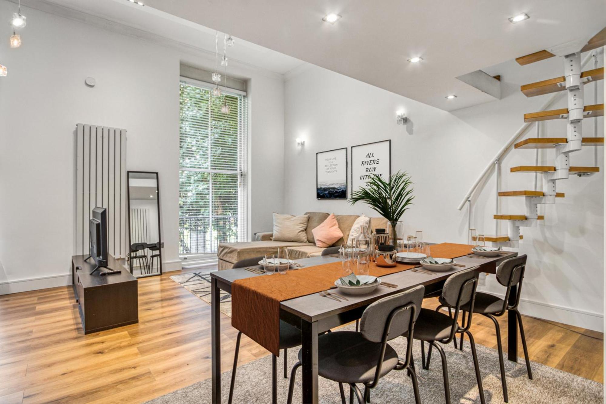 3.5 High Ceilings - Centrally Located Apartment London