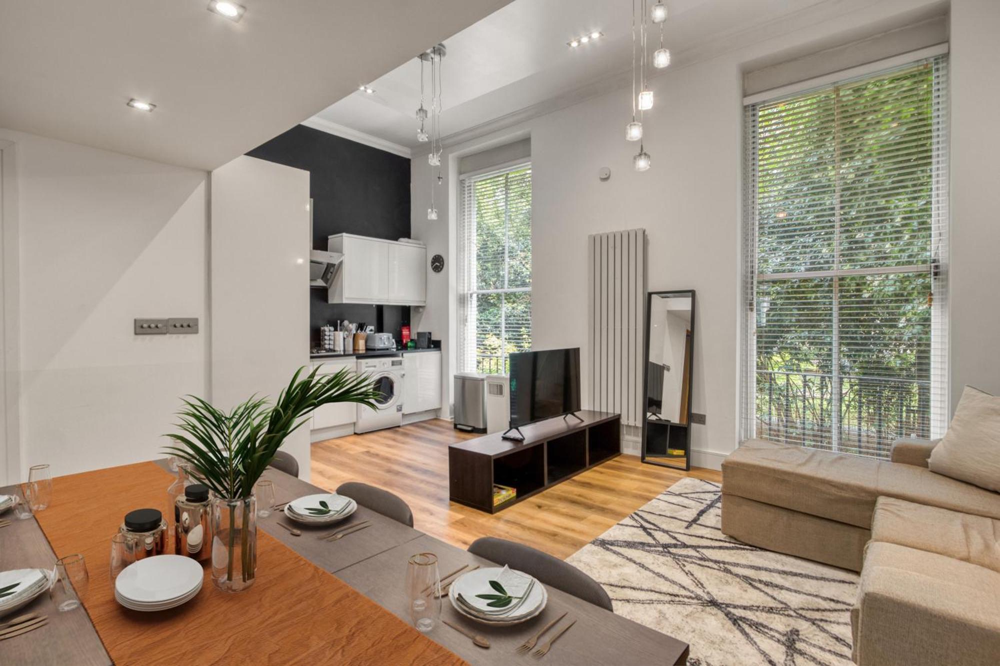 Apartment 3.5 High Ceilings - Centrally Located London