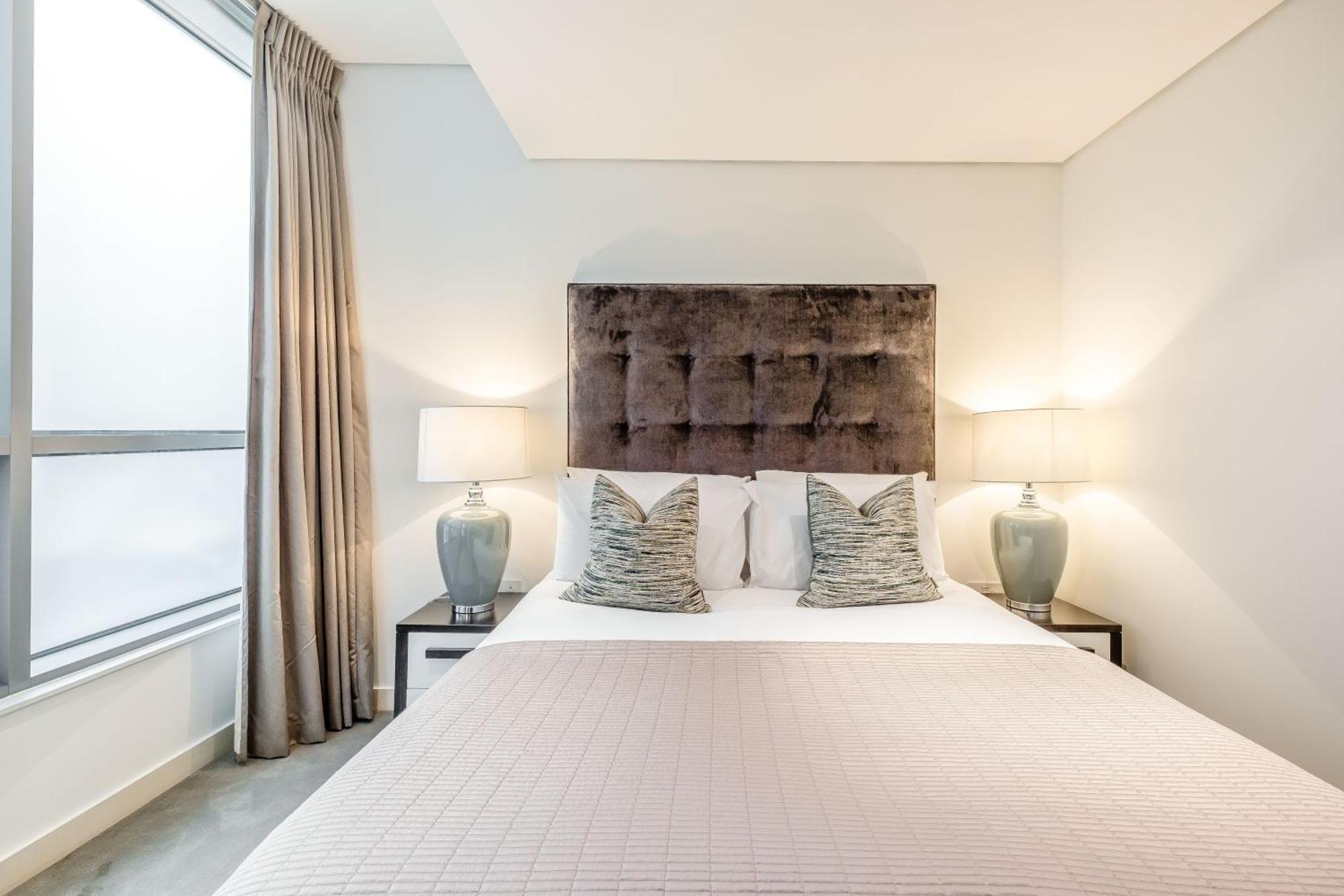 Merchant Square Apartment *