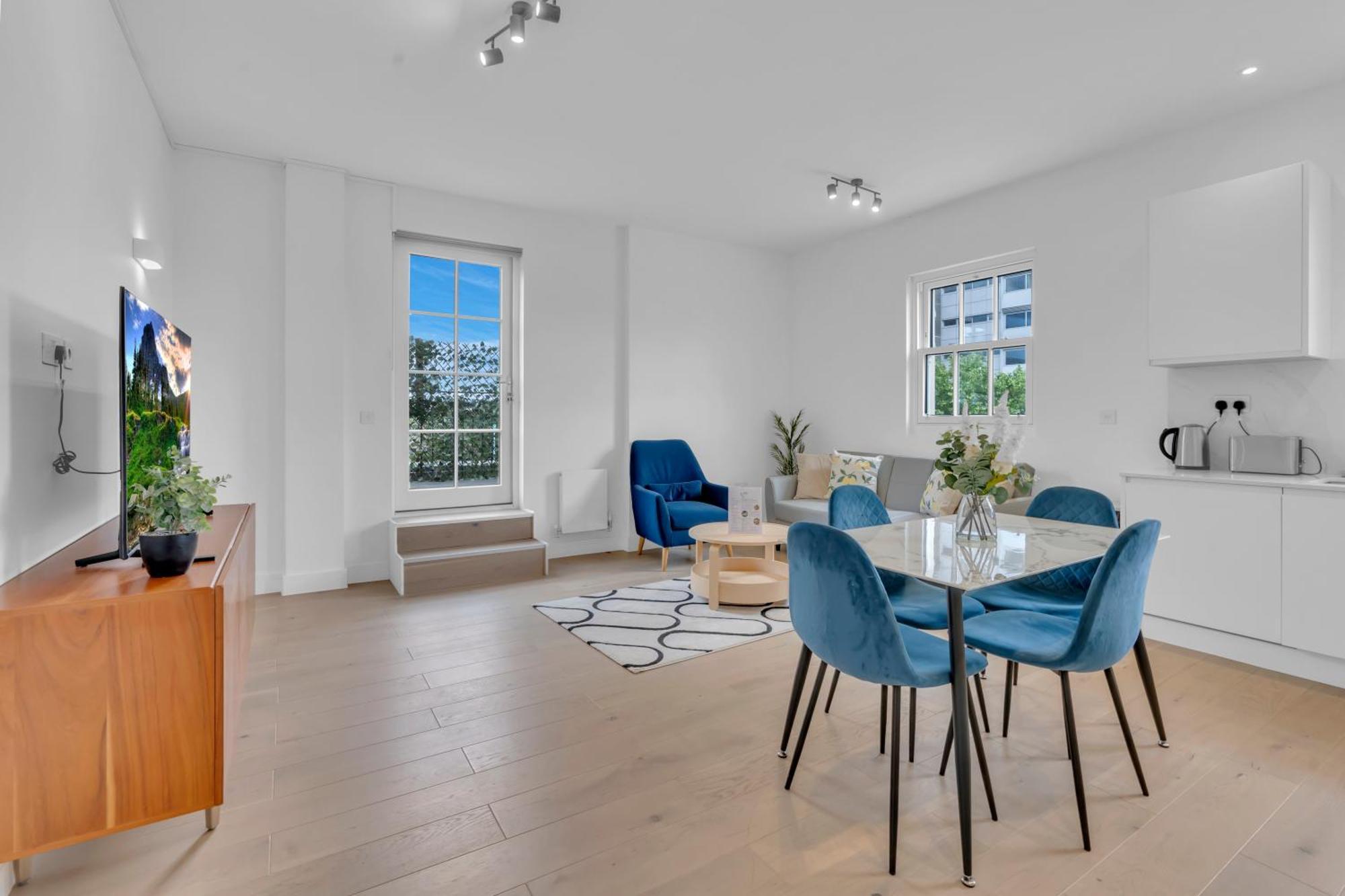Apartment Modern Cosy 2 Bed Apartment, Smart Tv & Netflix With Private Balcony And View London