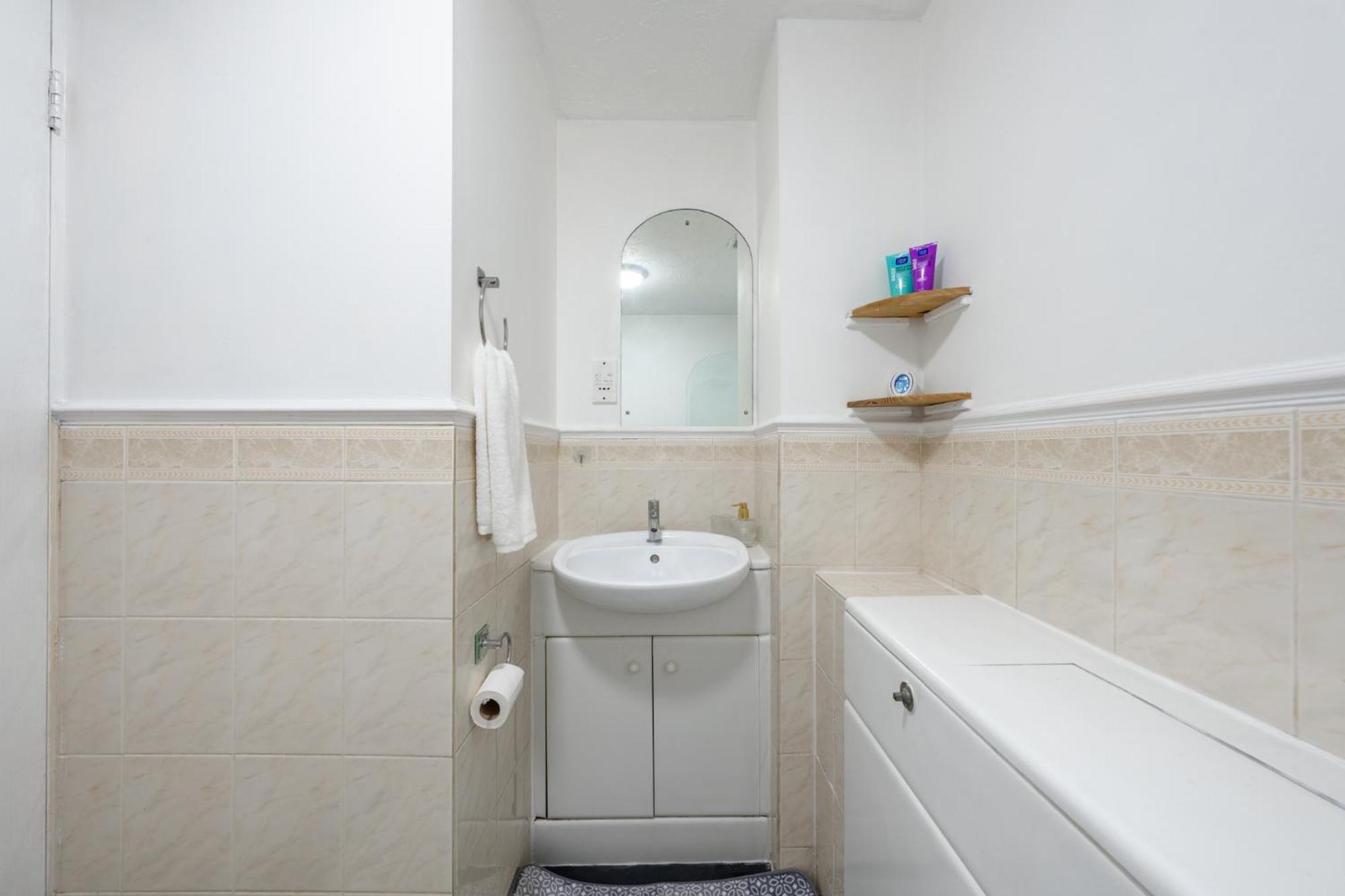 Dockside - 5 Comfy Beds-perfect For Contractors And Families- Free Parking London