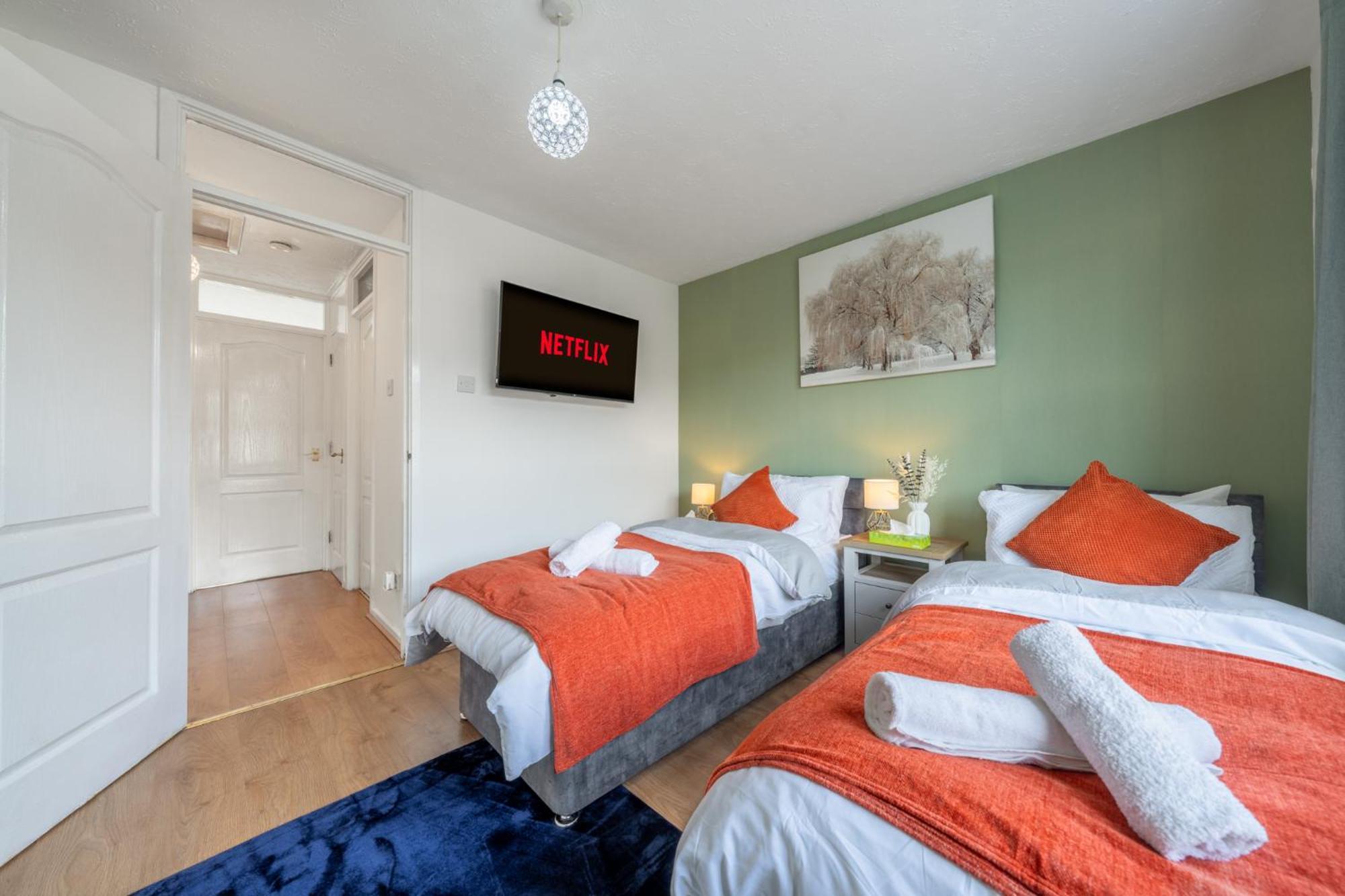 Dockside - 5 Comfy Beds-perfect For Contractors And Families- Free Parking Holiday home *