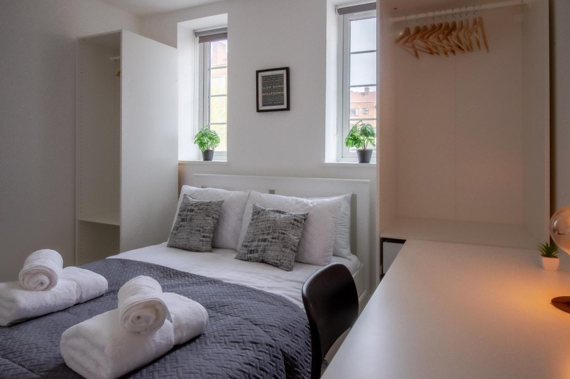 Modern 2 Bedroom @ Nine Elms Station A Apartment