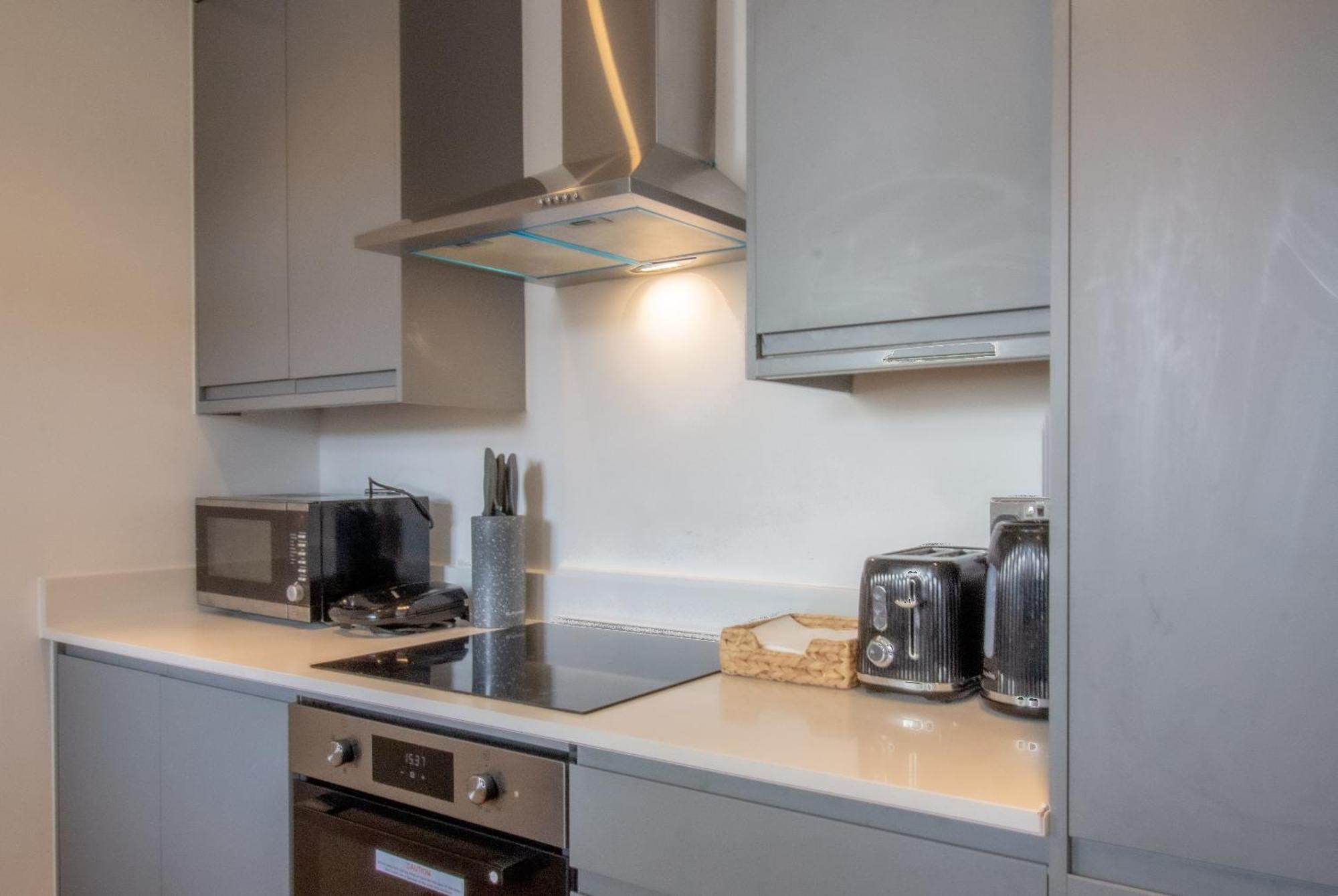Modern 2 Bedroom @ Nine Elms Station A Apartment