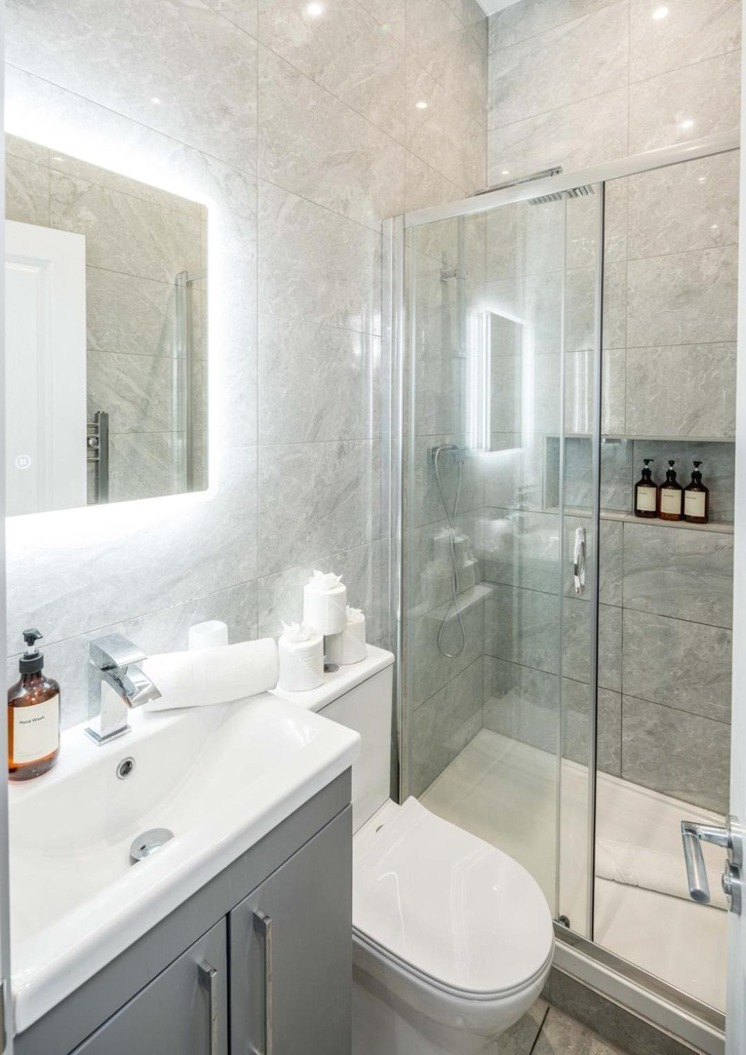 Modern 2b With Private Backyard & Fast Wifi Apartment