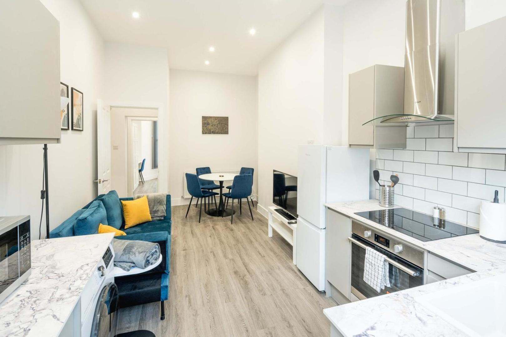 Modern 2b With Private Backyard & Fast Wifi Apartment *