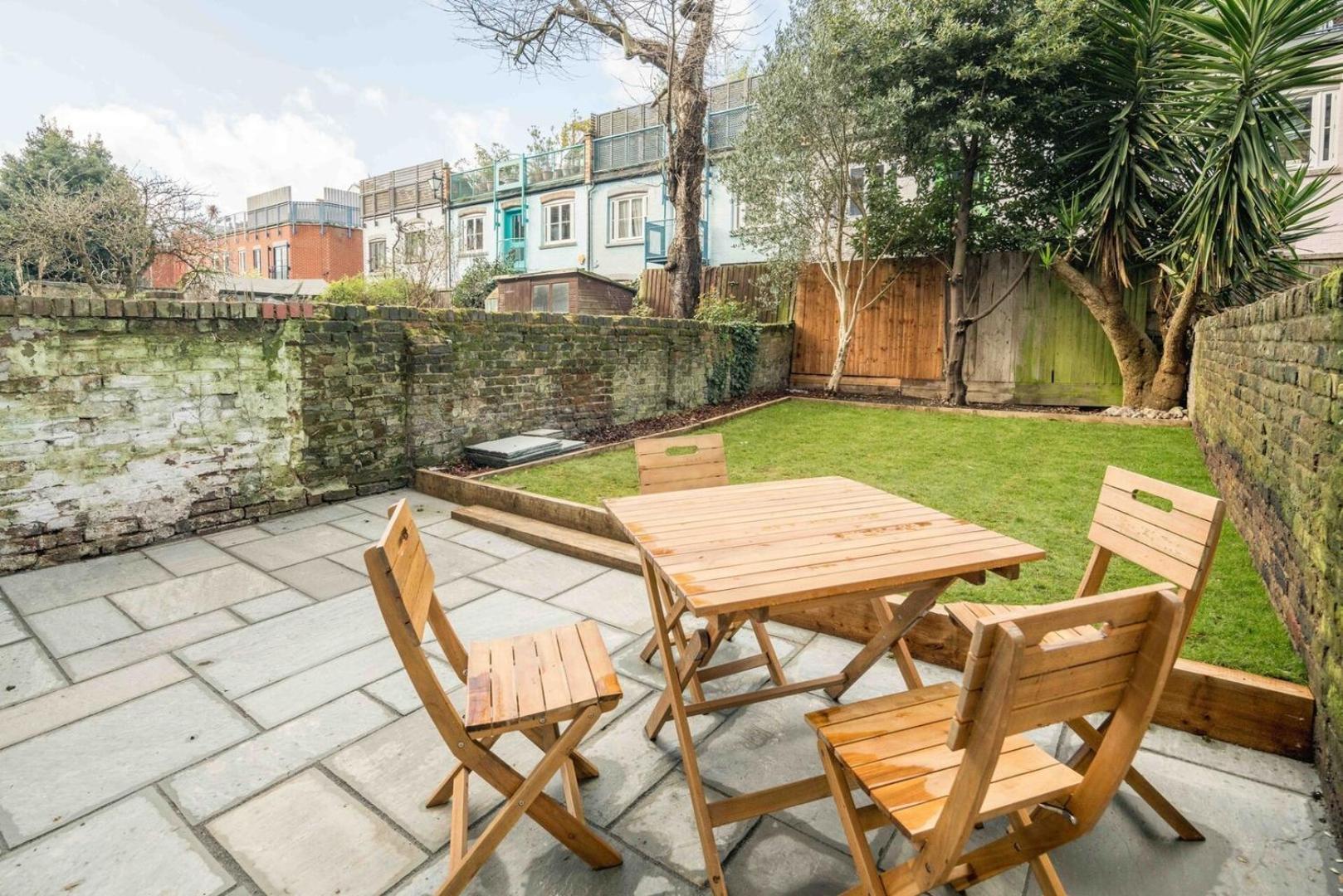 Modern 2b With Private Backyard & Fast Wifi Apartment *