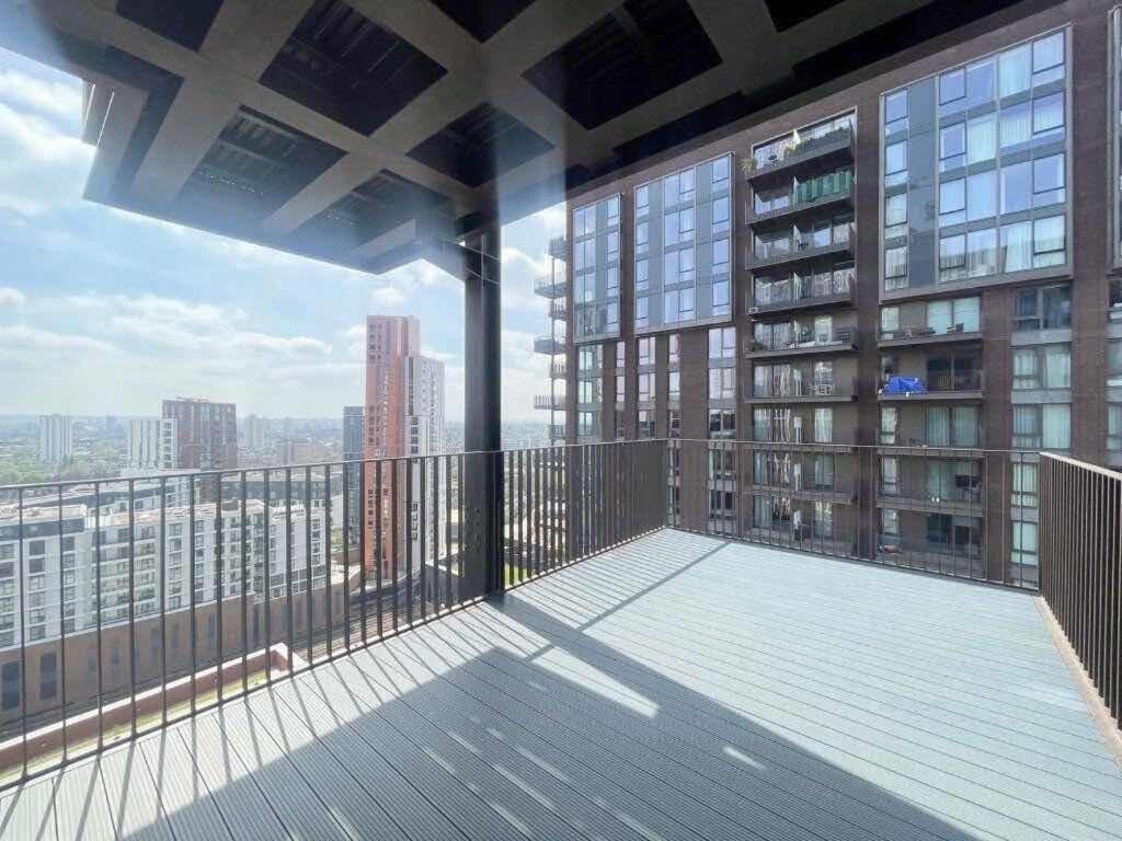 Premier Thames Riverside 2br In Vauxhall Apartment London